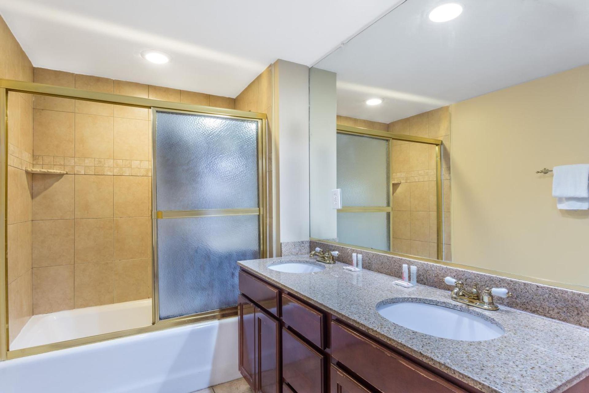 Aquarius Oceanfront Hotel photo 8