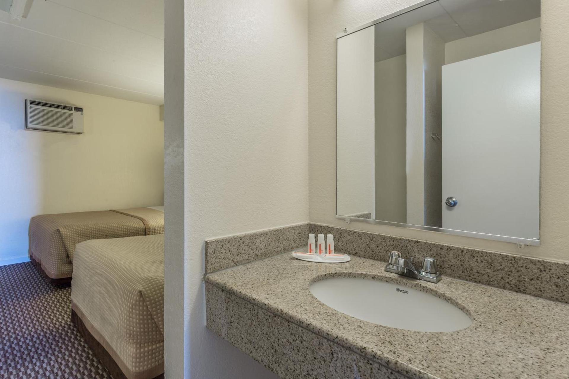 Aquarius Oceanfront Hotel photo 7
