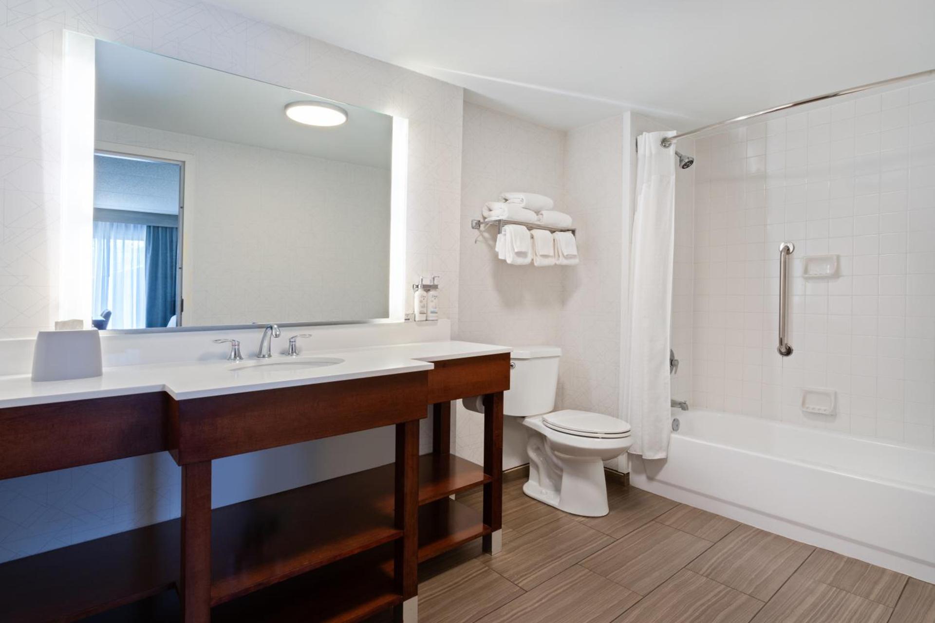 Holiday Inn Express & Suites Cincinnati Riverfront by IHG photo 9
