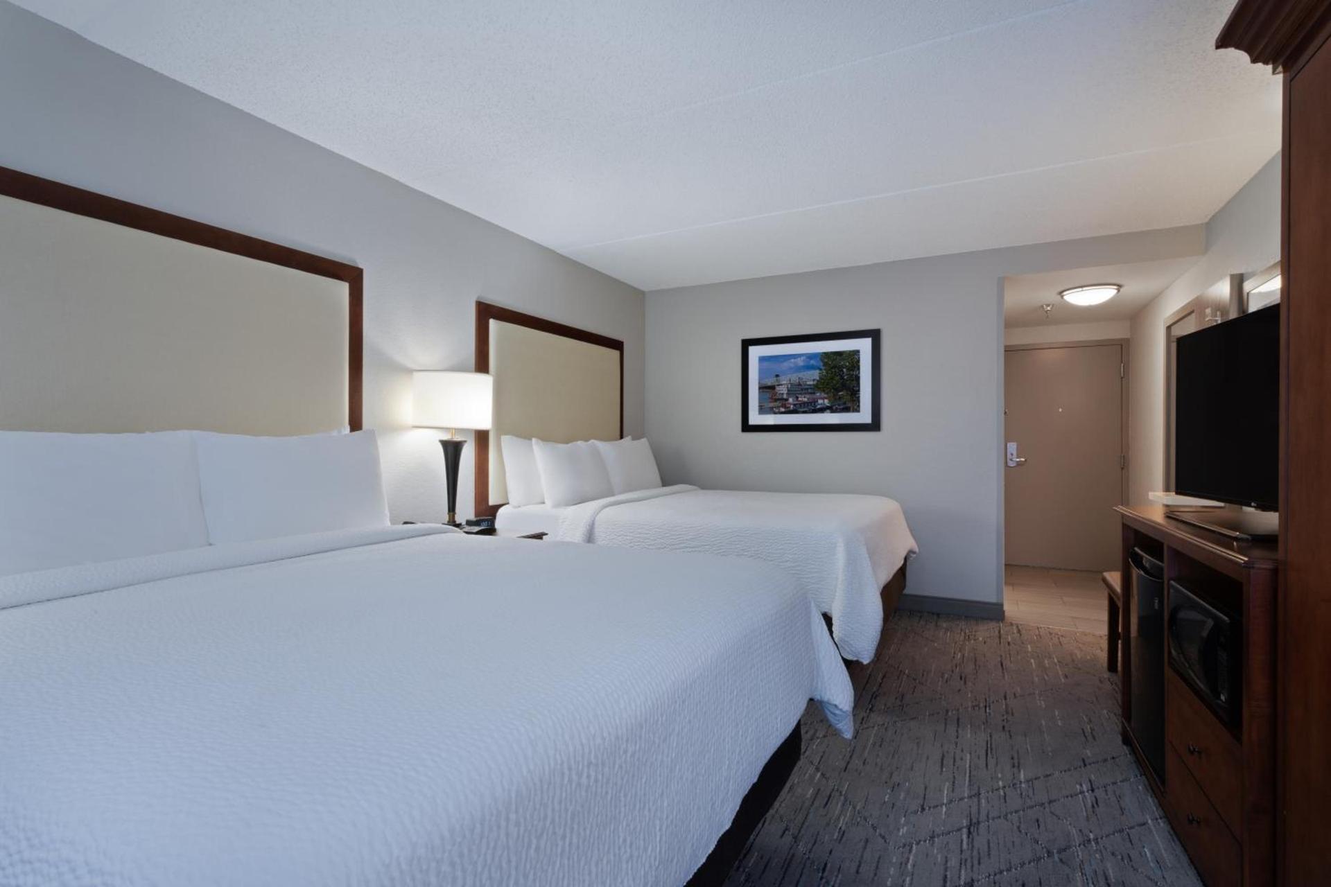 Holiday Inn Express & Suites Cincinnati Riverfront by IHG photo 11