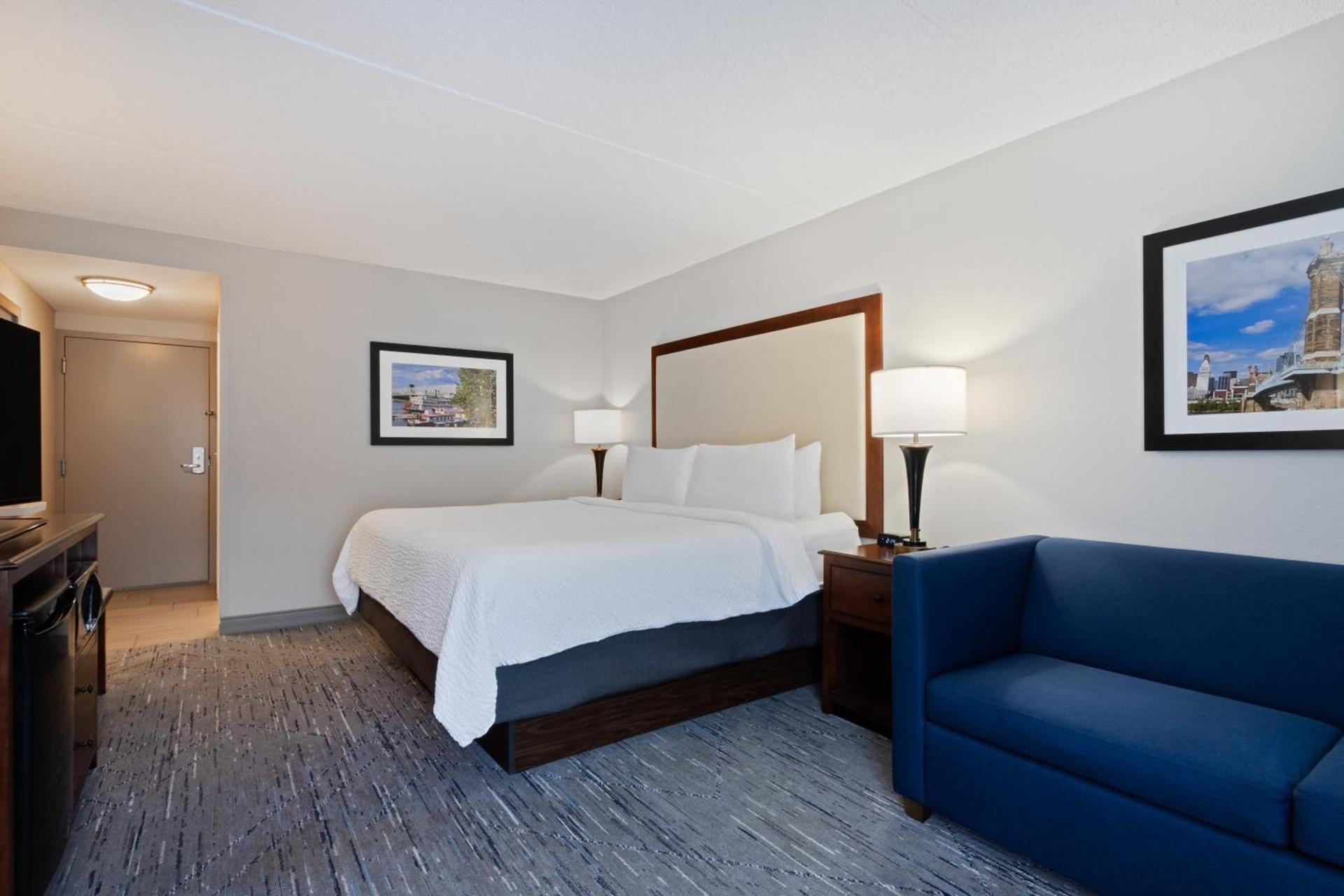 Holiday Inn Express & Suites Cincinnati Riverfront by IHG photo 22