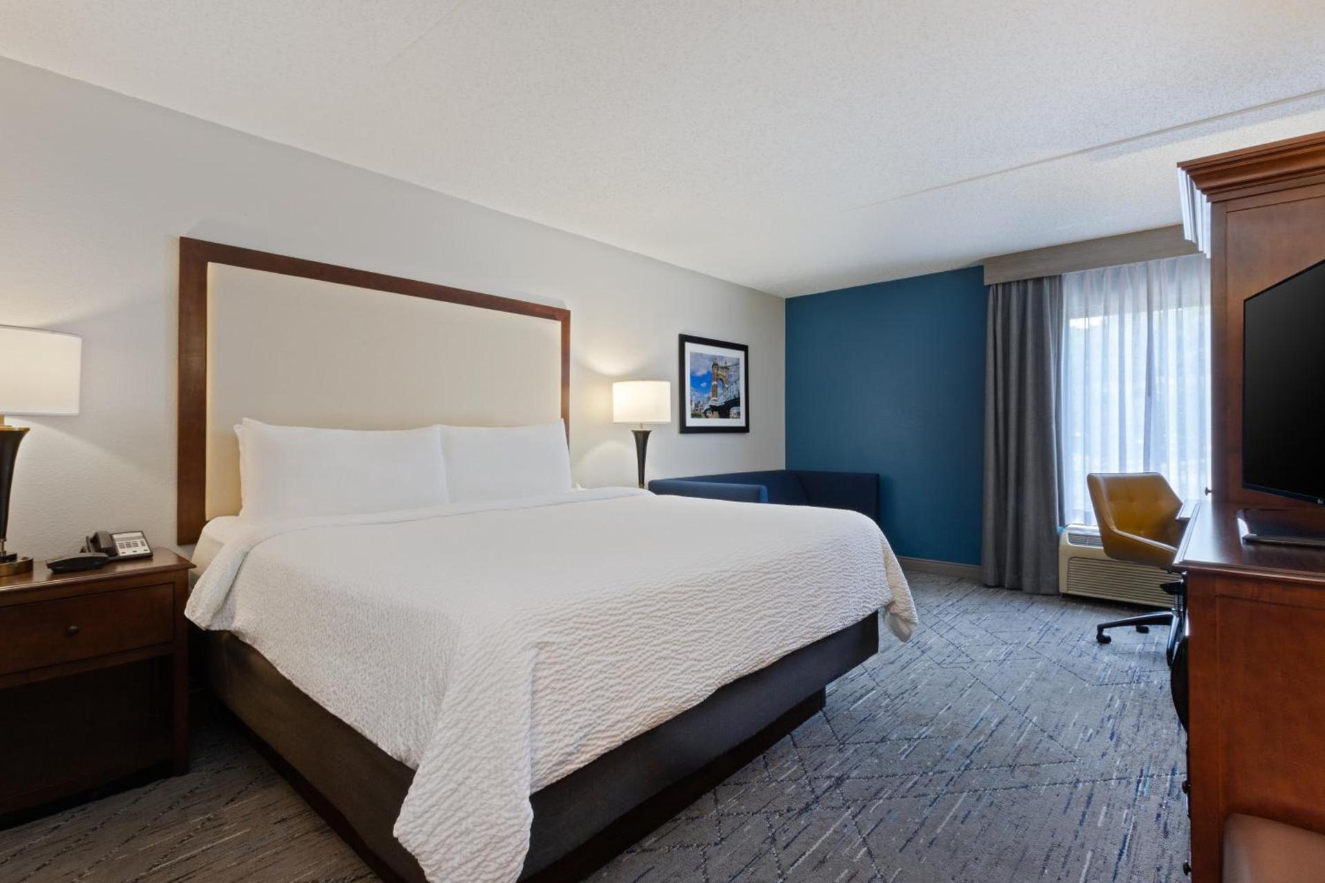 Holiday Inn Express & Suites Cincinnati Riverfront by IHG photo 32