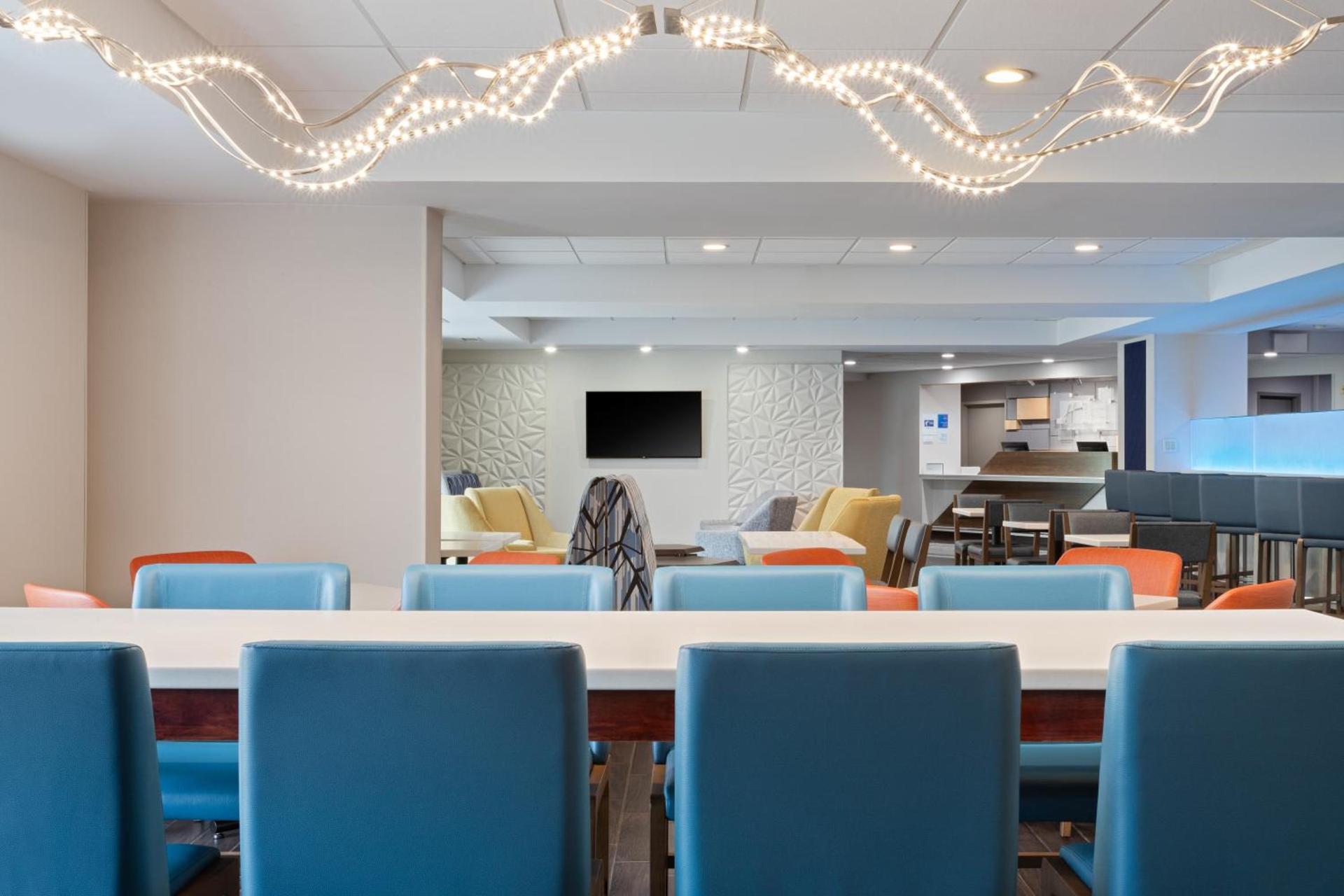 Holiday Inn Express & Suites Cincinnati Riverfront by IHG photo 30