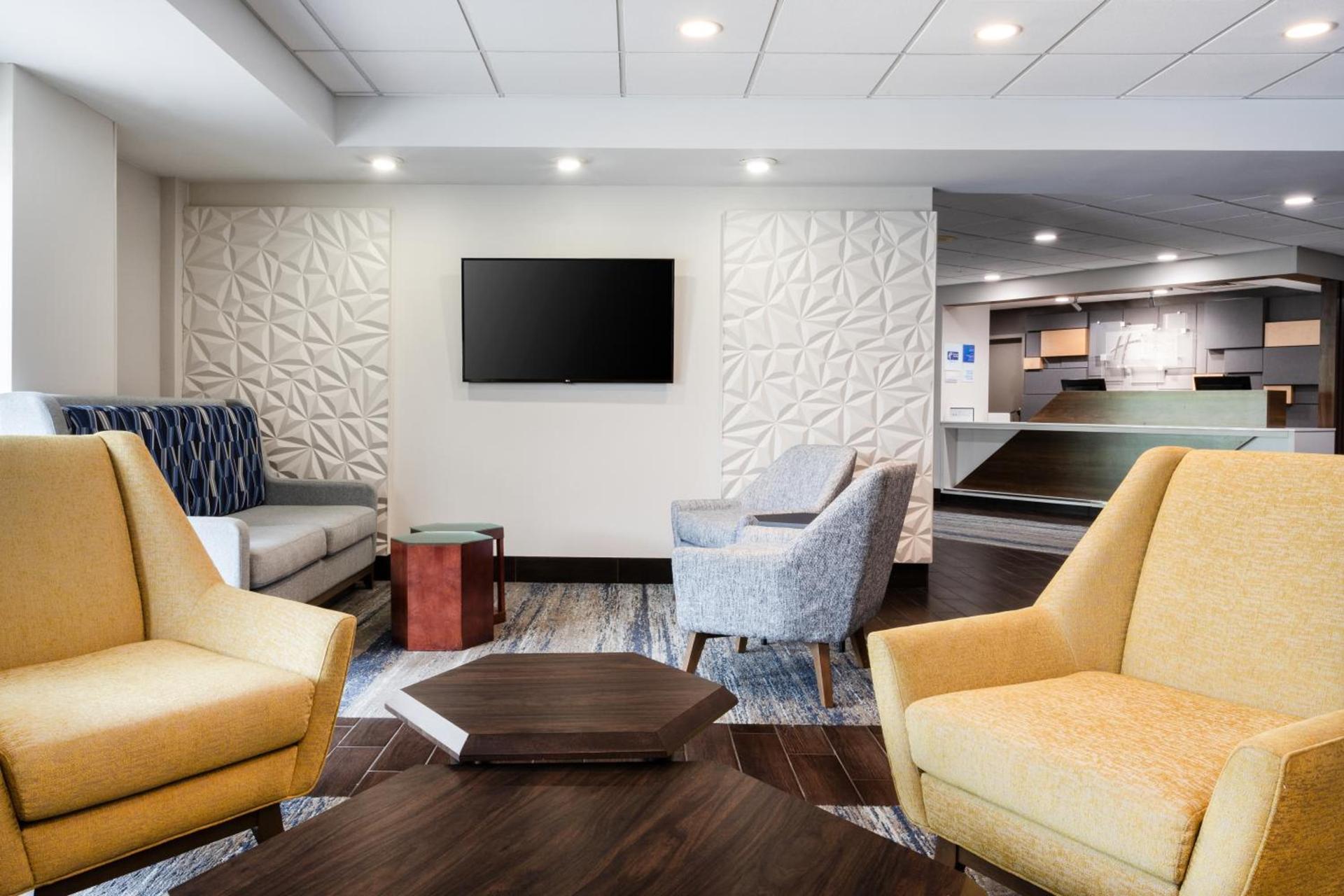 Holiday Inn Express & Suites Cincinnati Riverfront by IHG photo 37