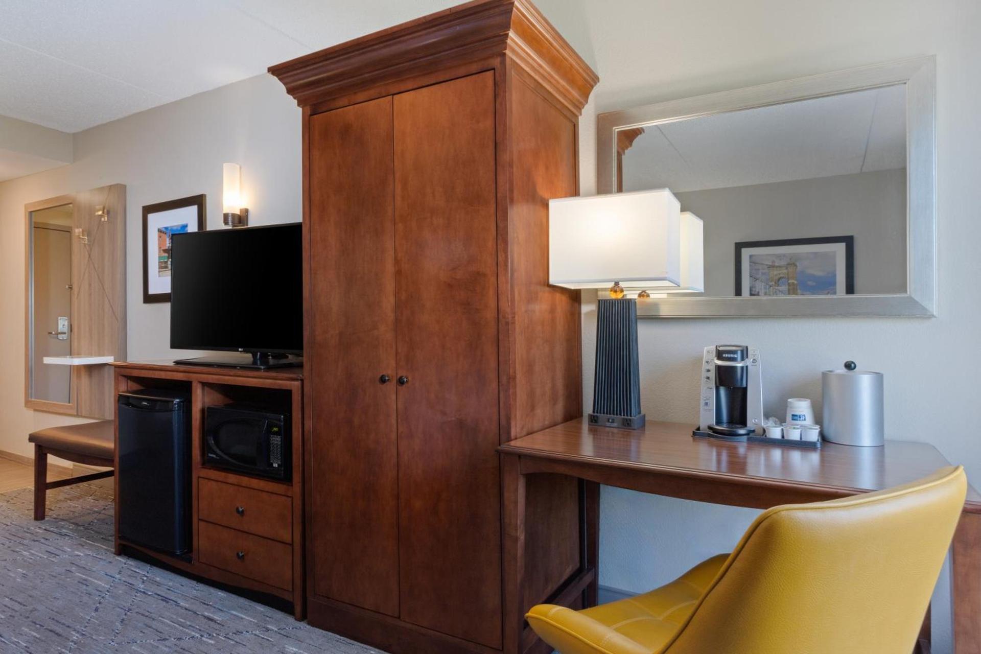 Holiday Inn Express & Suites Cincinnati Riverfront by IHG photo 40