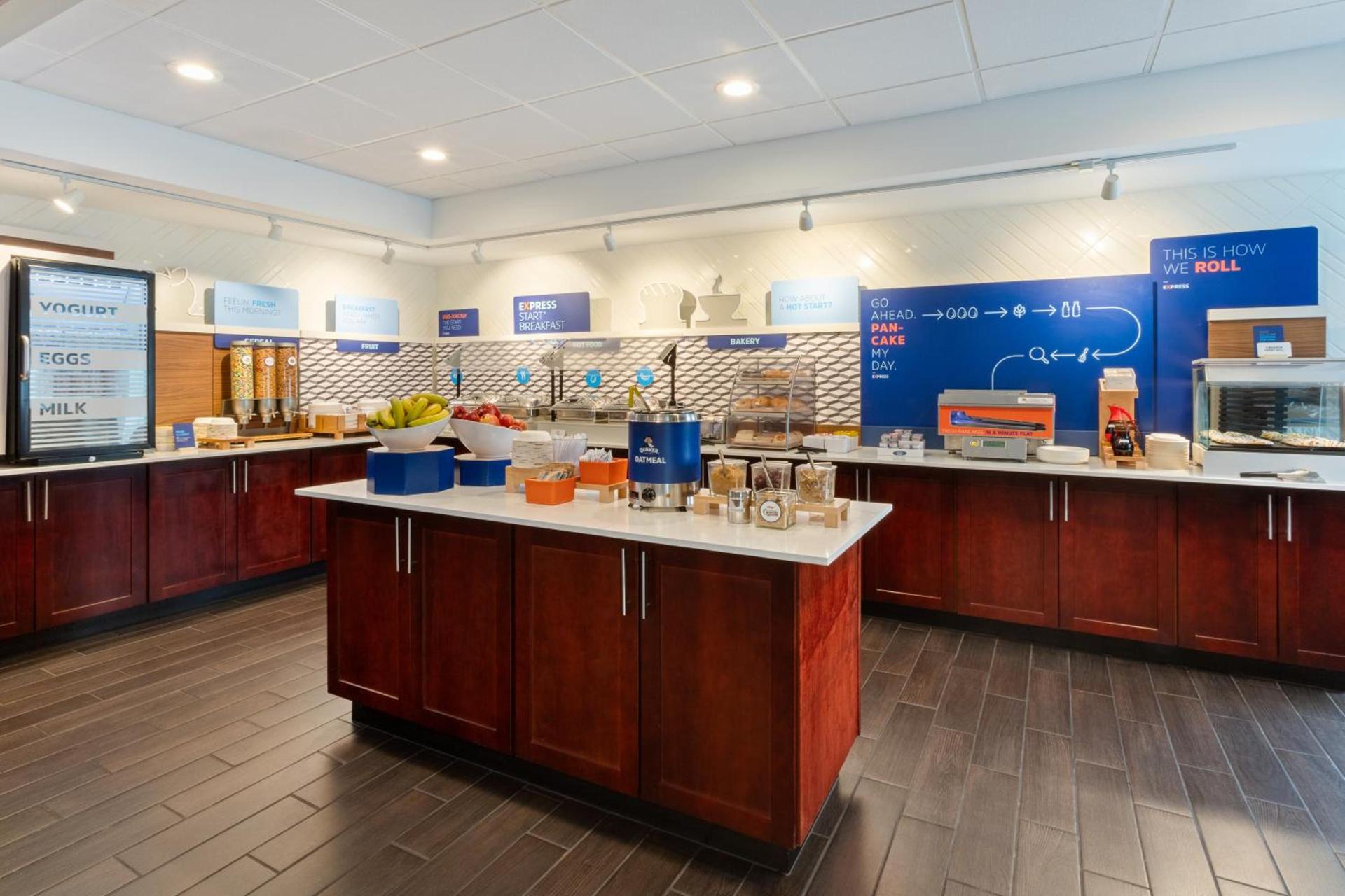 Holiday Inn Express & Suites Cincinnati Riverfront by IHG photo 39