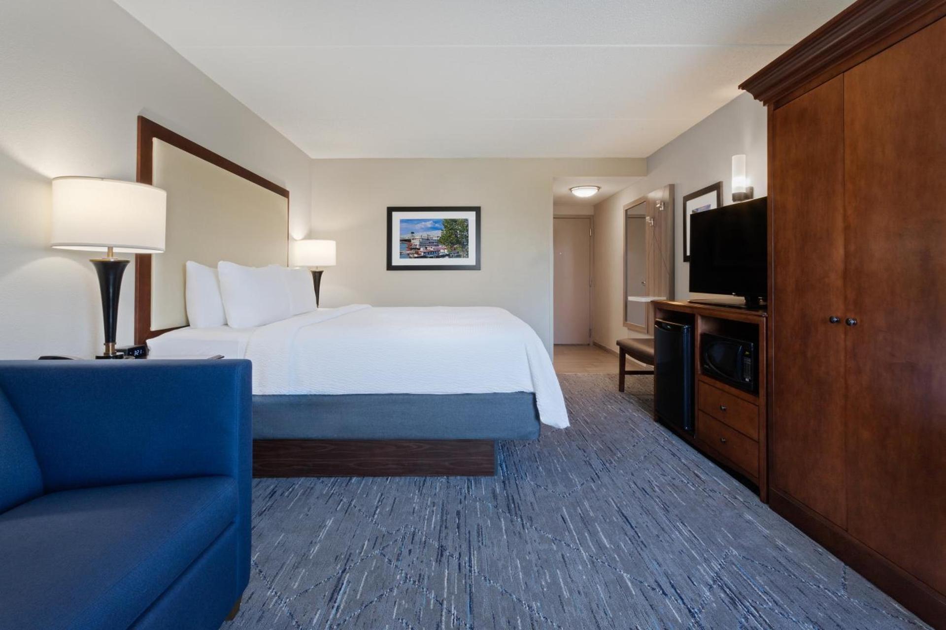 Holiday Inn Express & Suites Cincinnati Riverfront by IHG photo 44