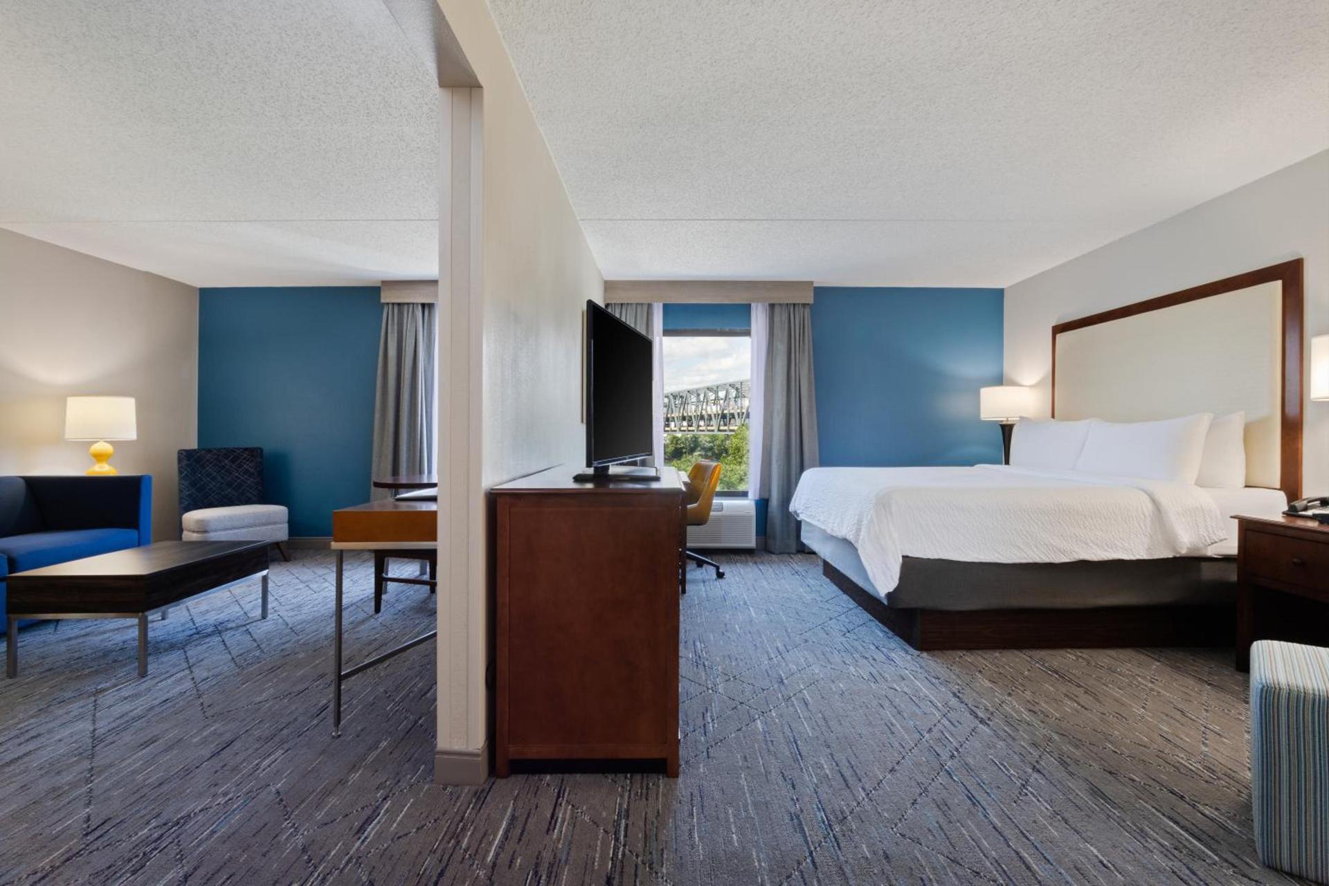 Holiday Inn Express & Suites Cincinnati Riverfront by IHG photo 43