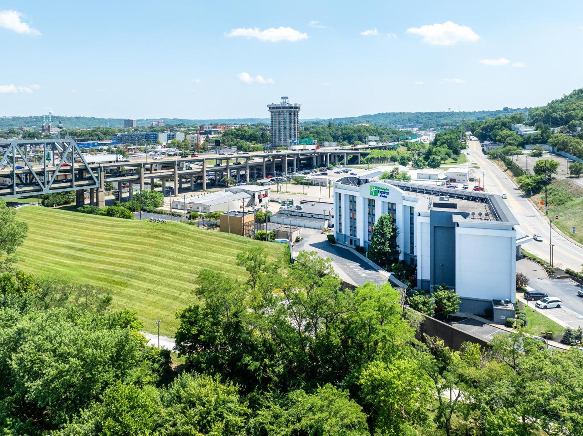 Holiday Inn Express & Suites Cincinnati Riverfront by IHG photo 55