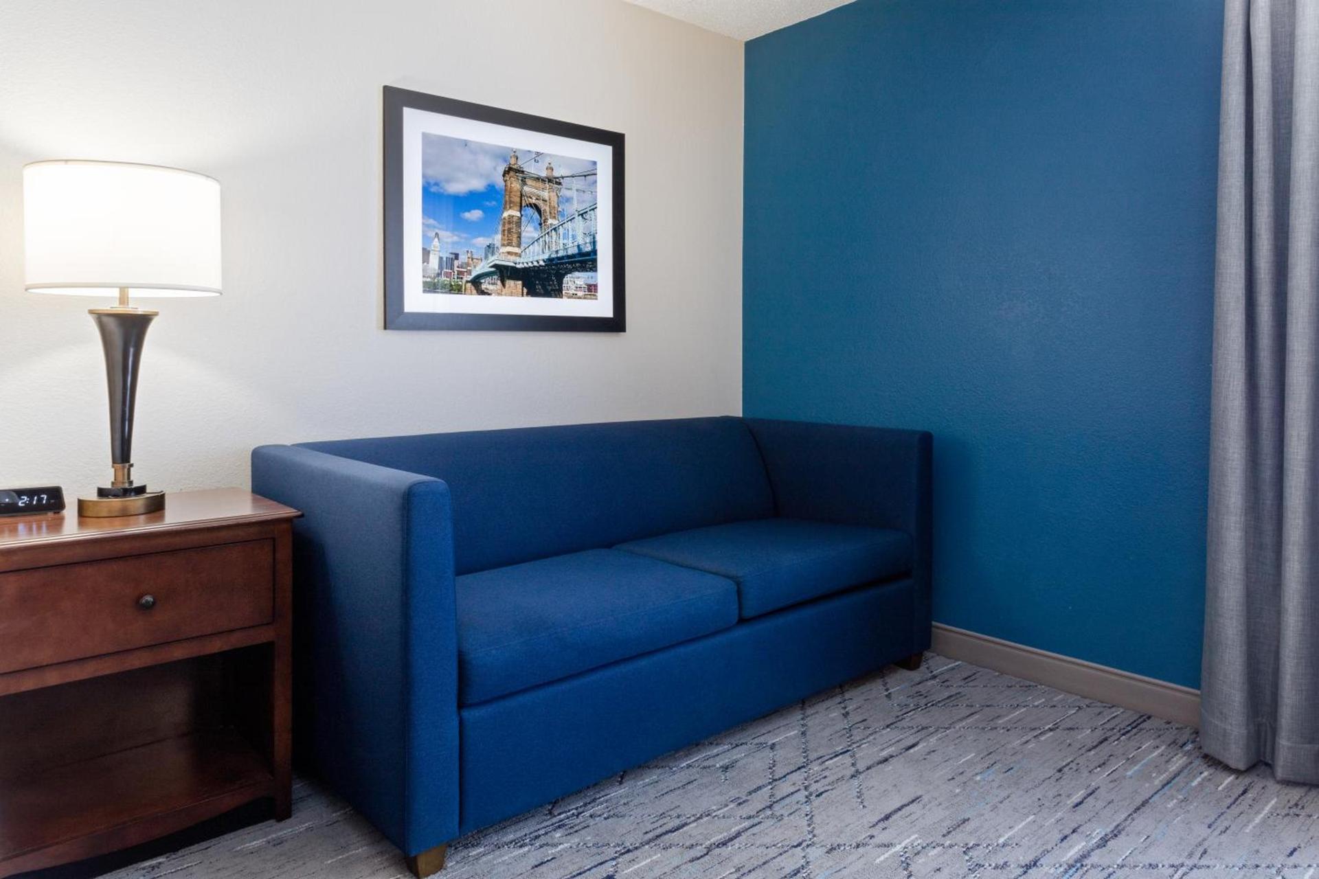 Holiday Inn Express & Suites Cincinnati Riverfront by IHG photo 53