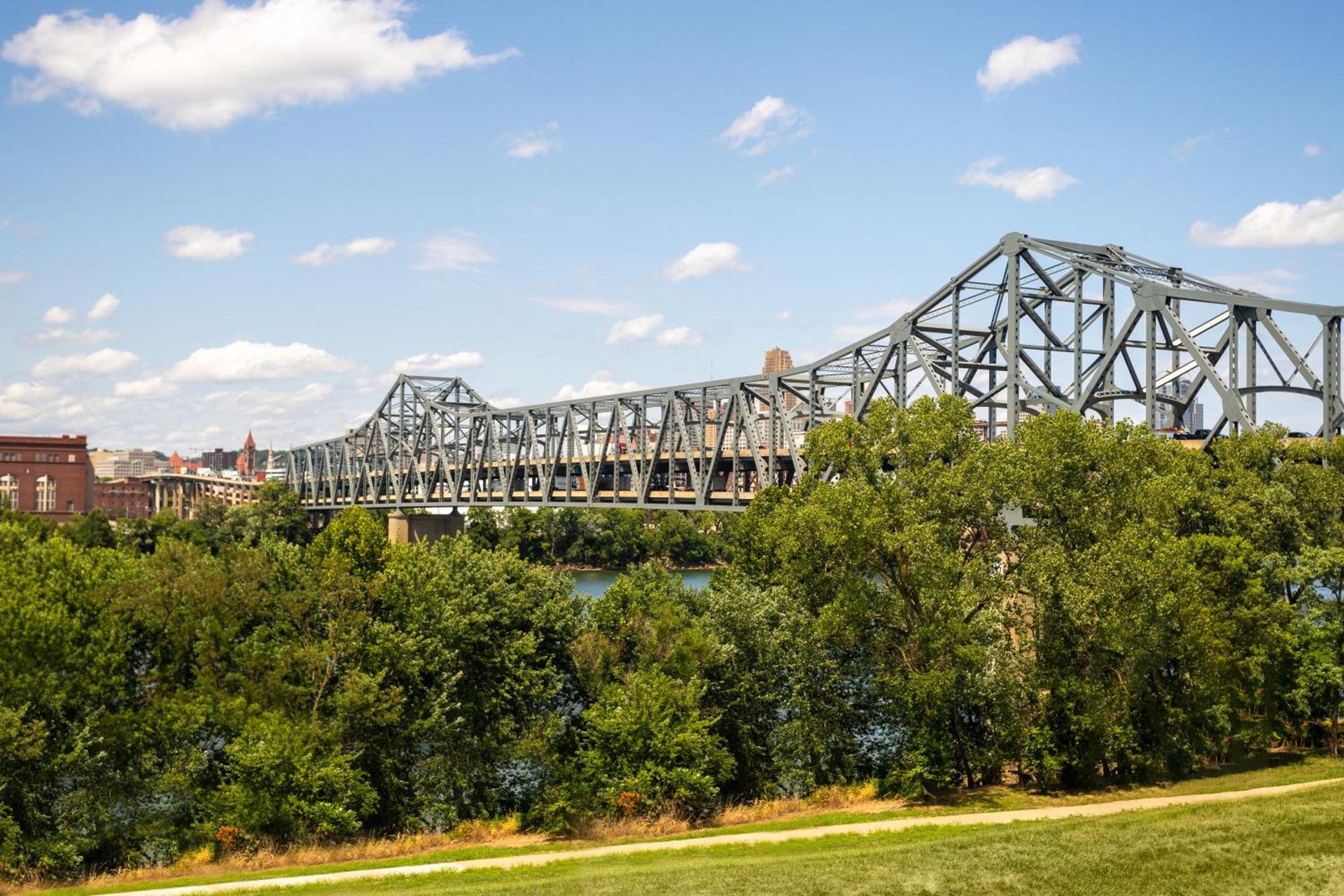 Holiday Inn Express & Suites Cincinnati Riverfront by IHG photo 61