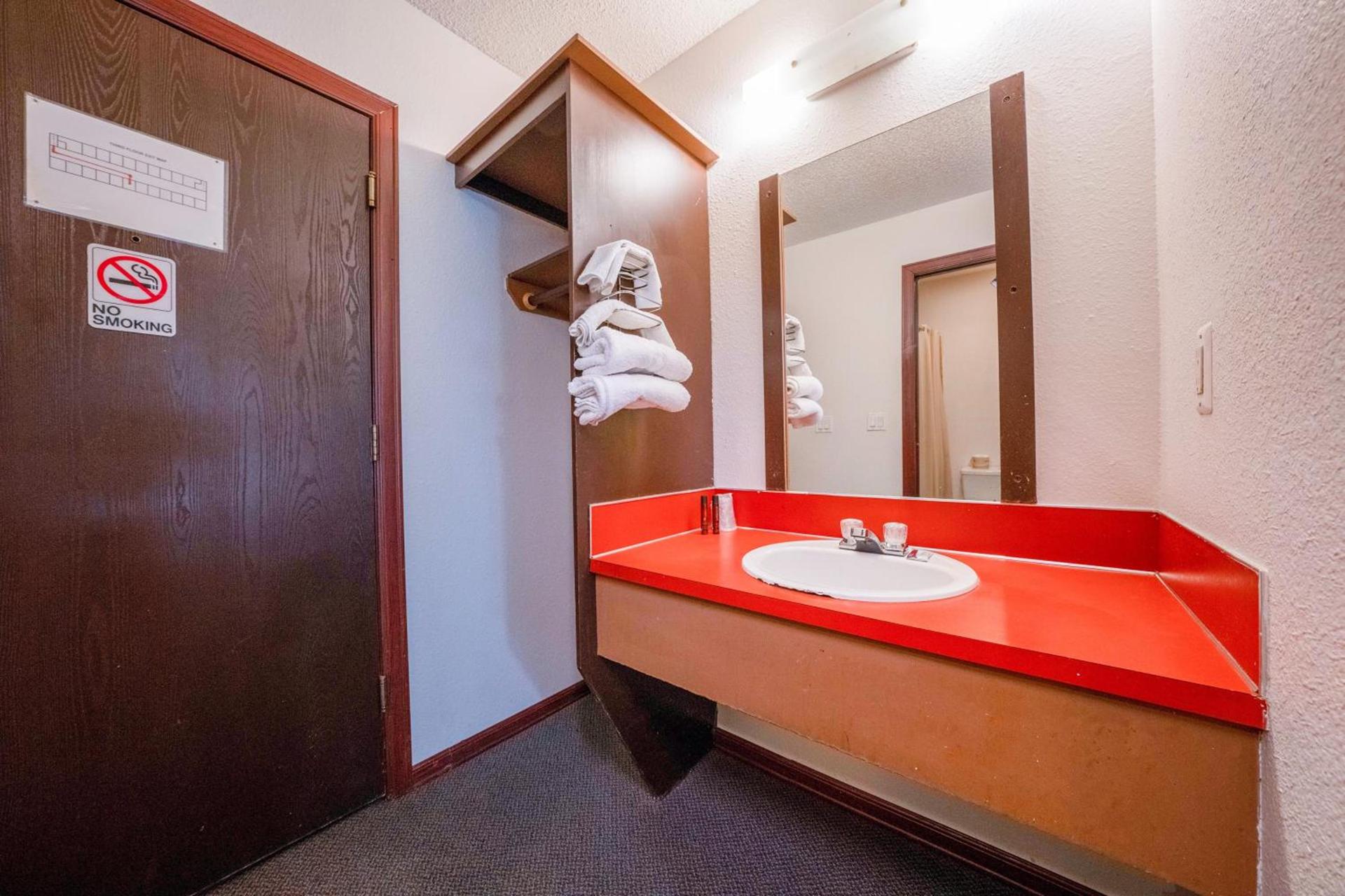 Unicorn Inn by OYO Portland photo 31