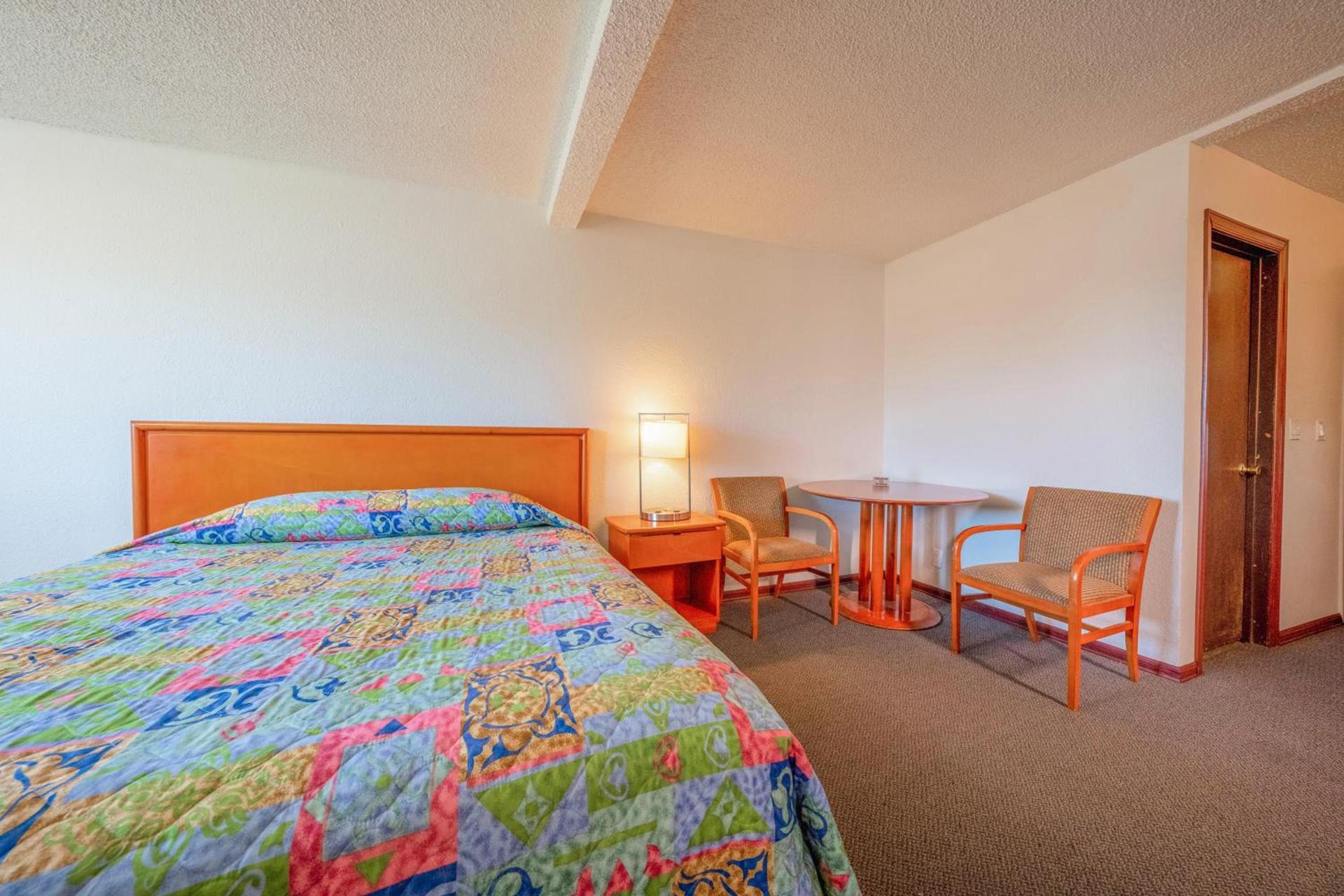 Unicorn Inn by OYO Portland photo 26