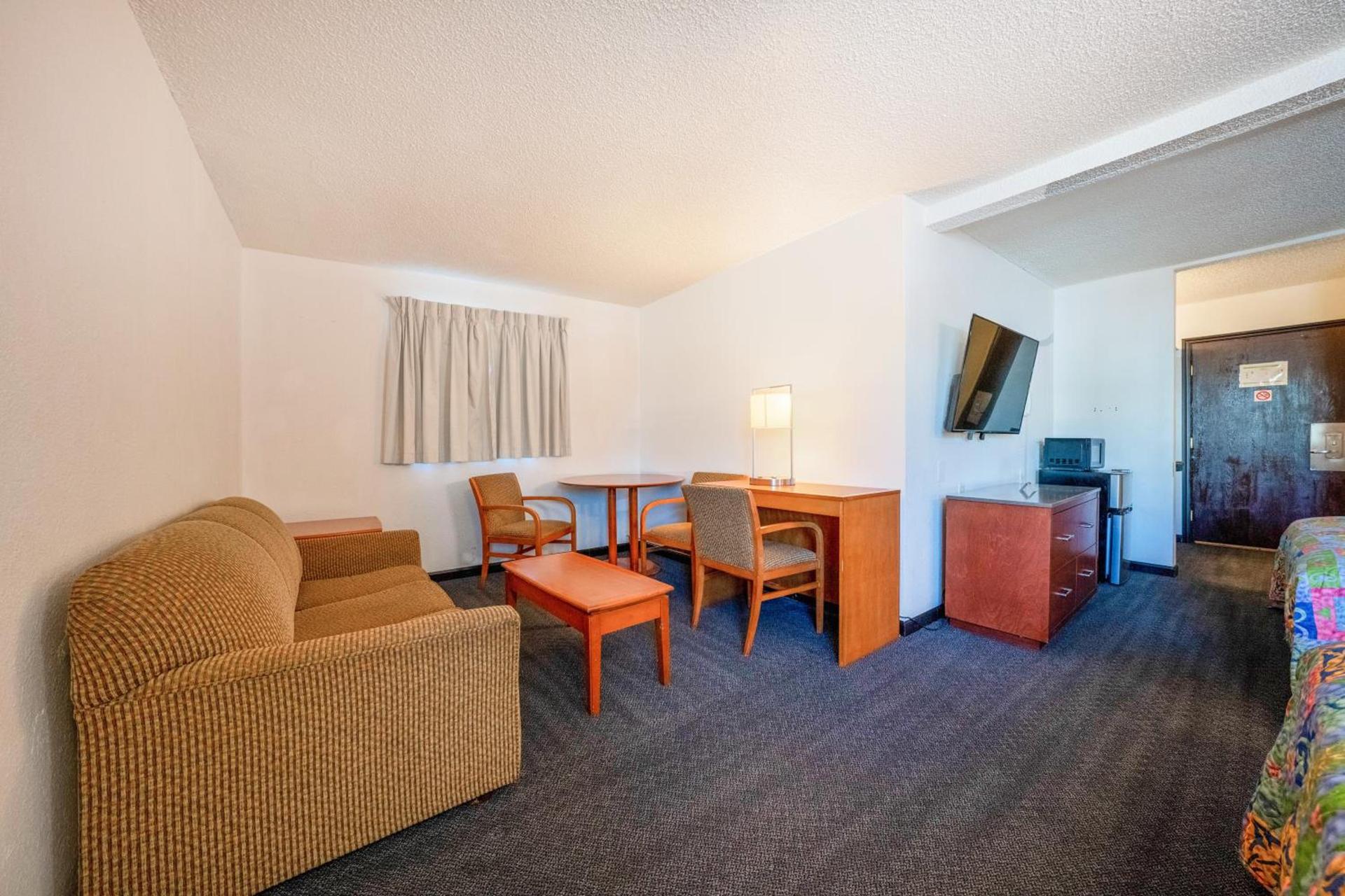 Unicorn Inn by OYO Portland photo 51