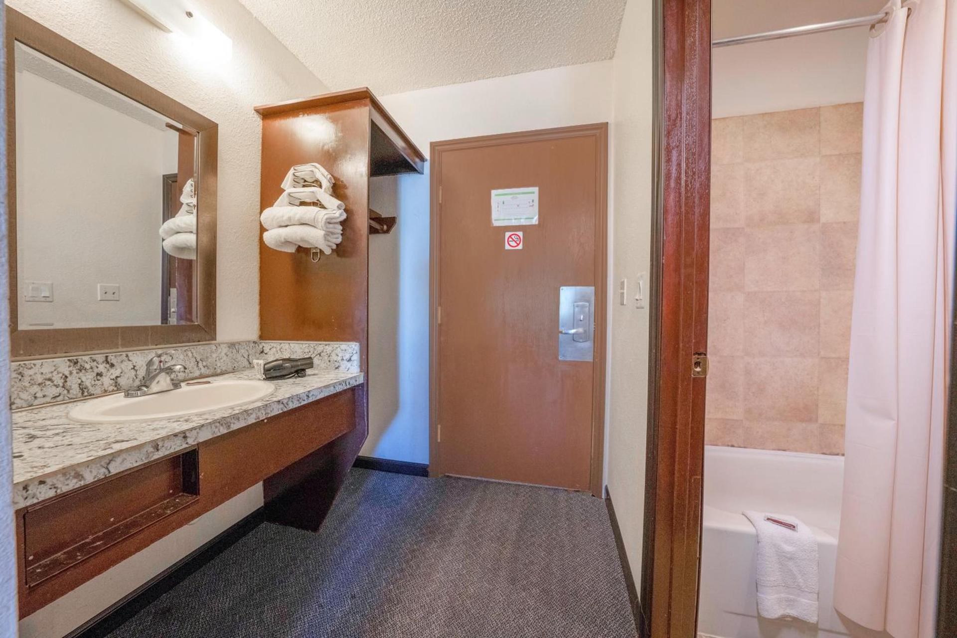 Unicorn Inn by OYO Portland photo 52