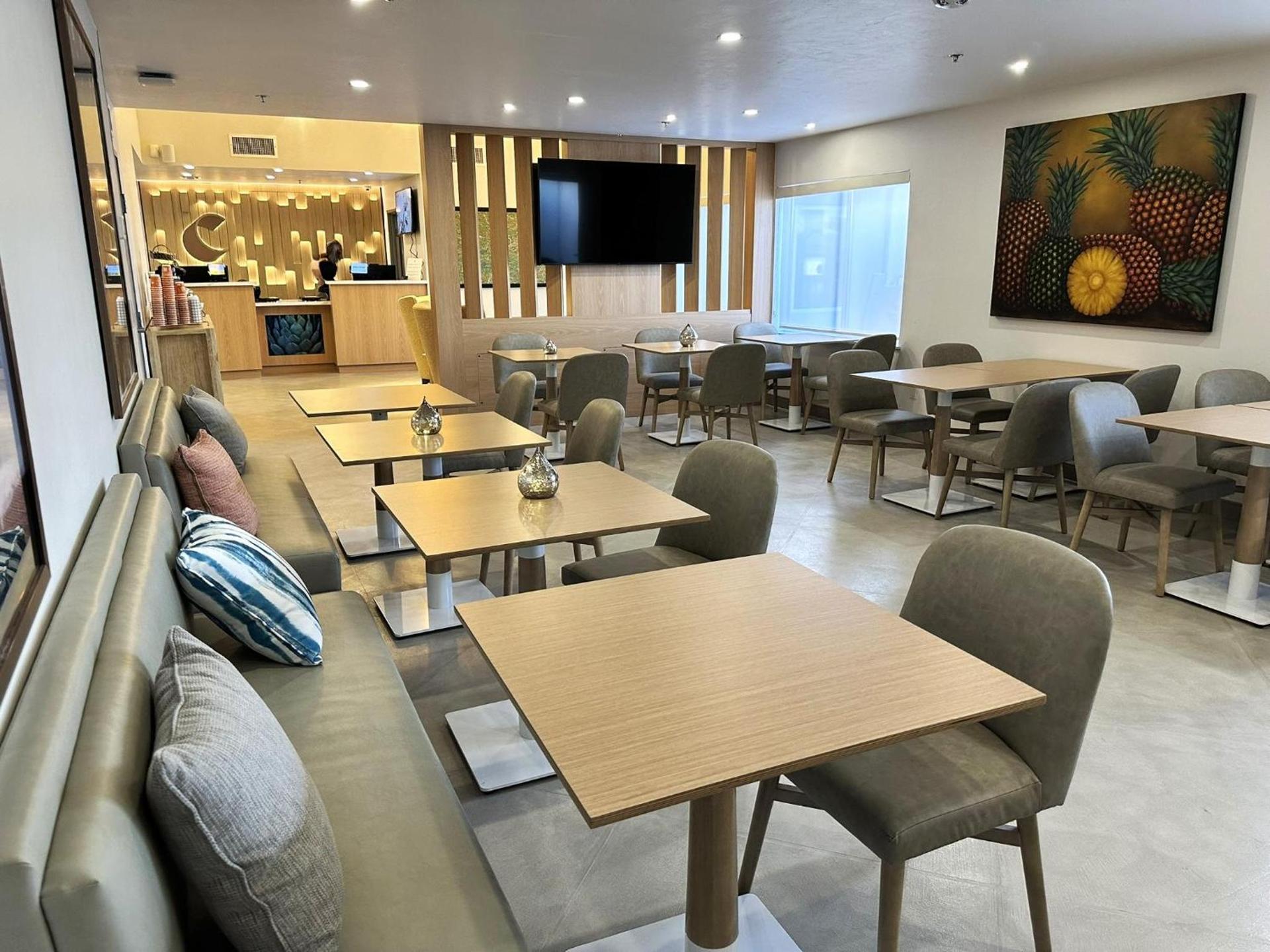 Comfort Suites at Tucson Mall photo 31