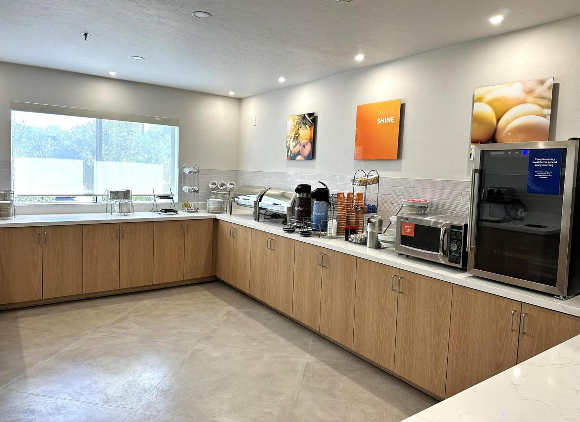 Comfort Suites at Tucson Mall photo 34