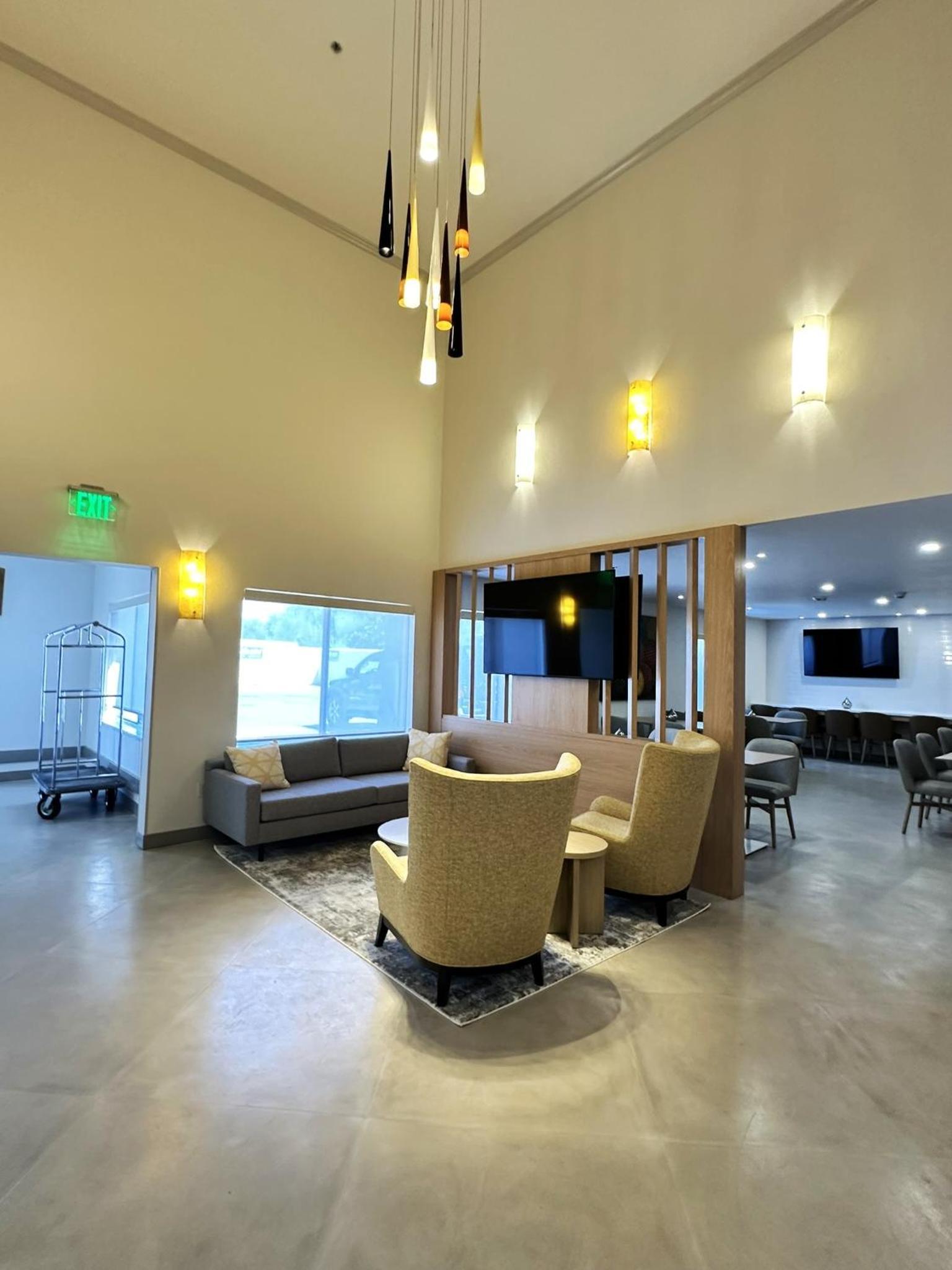 Comfort Suites at Tucson Mall photo 35