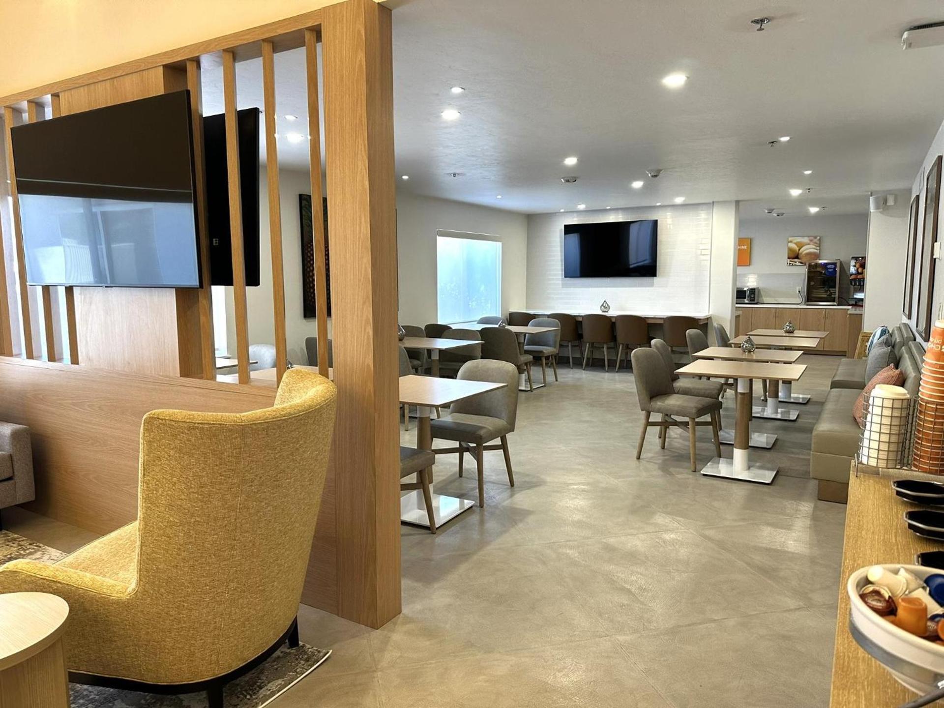 Comfort Suites at Tucson Mall photo 36