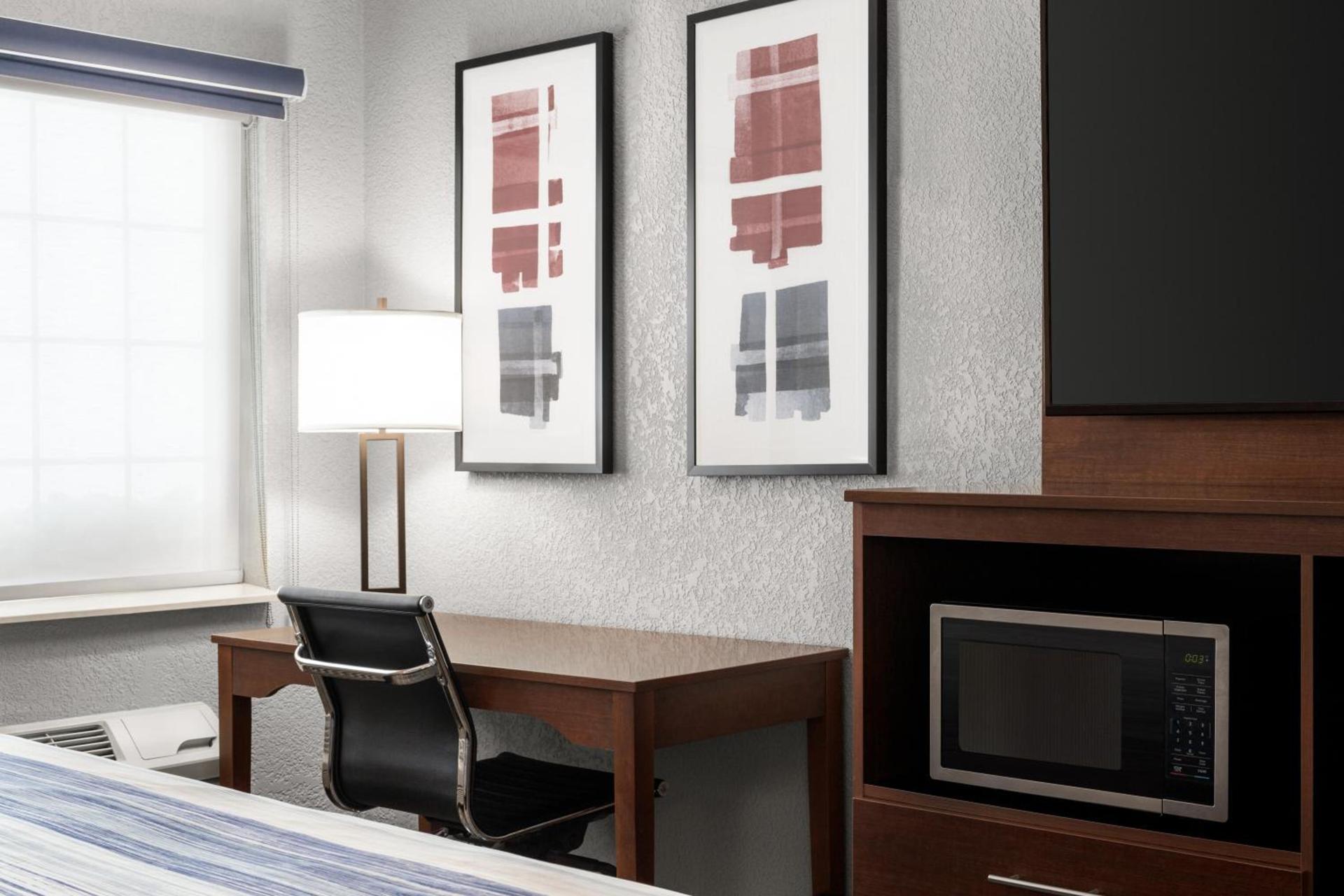 AmericInn by Wyndham Williamsburg photo 58