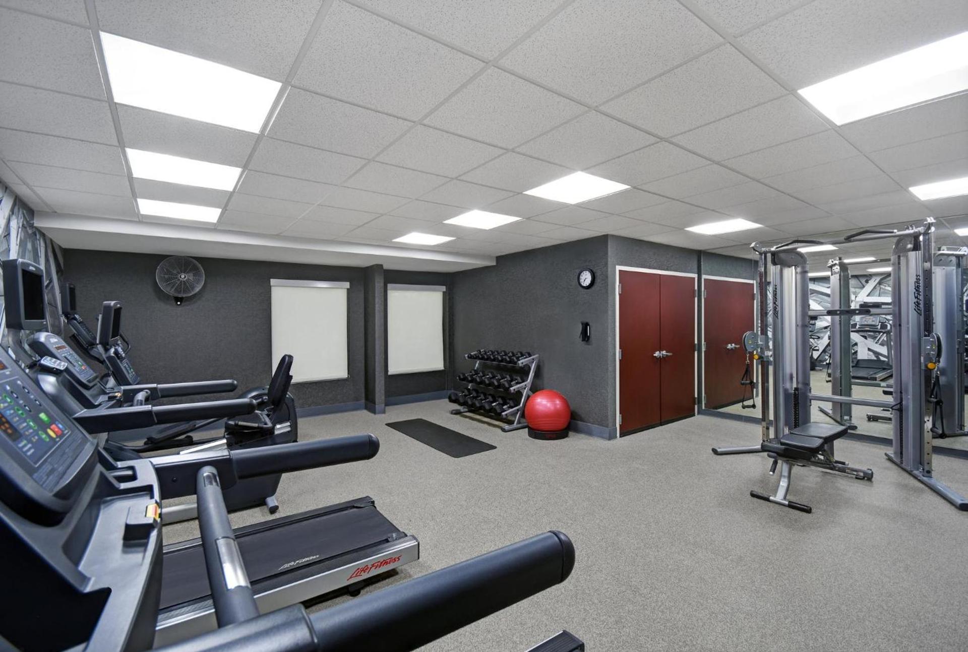 Holiday Inn Express & Suites Cincinnati Riverfront by IHG photo 68