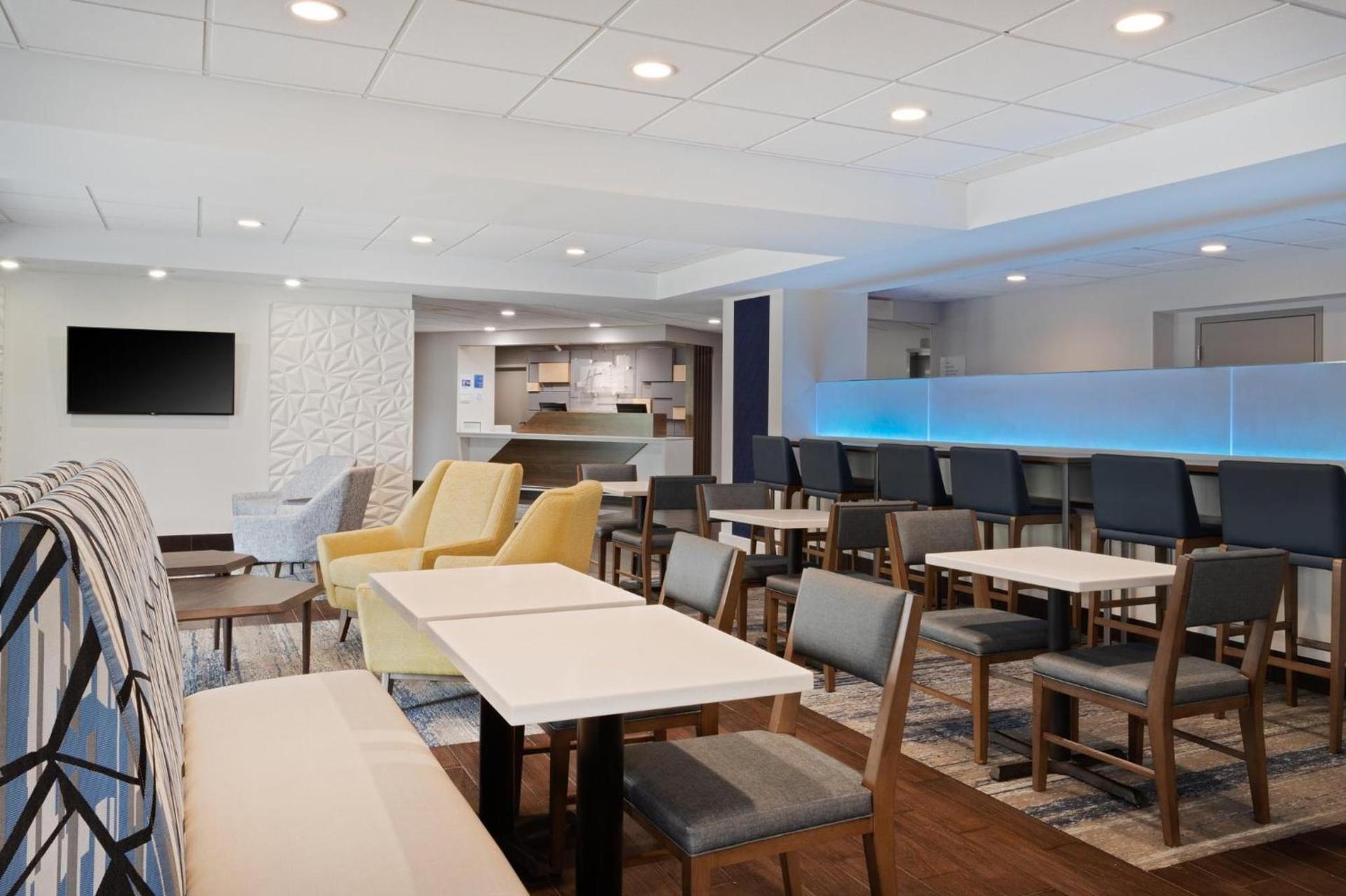Holiday Inn Express & Suites Cincinnati Riverfront by IHG photo 80