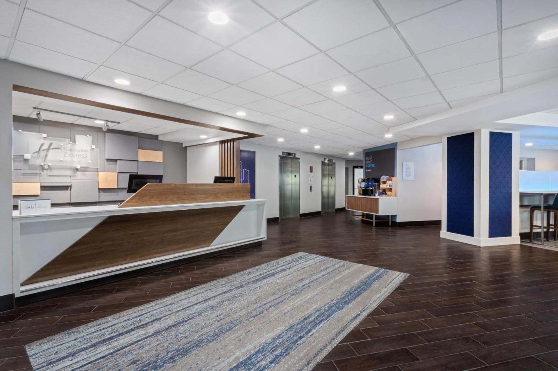 Holiday Inn Express & Suites Cincinnati Riverfront by IHG photo 83
