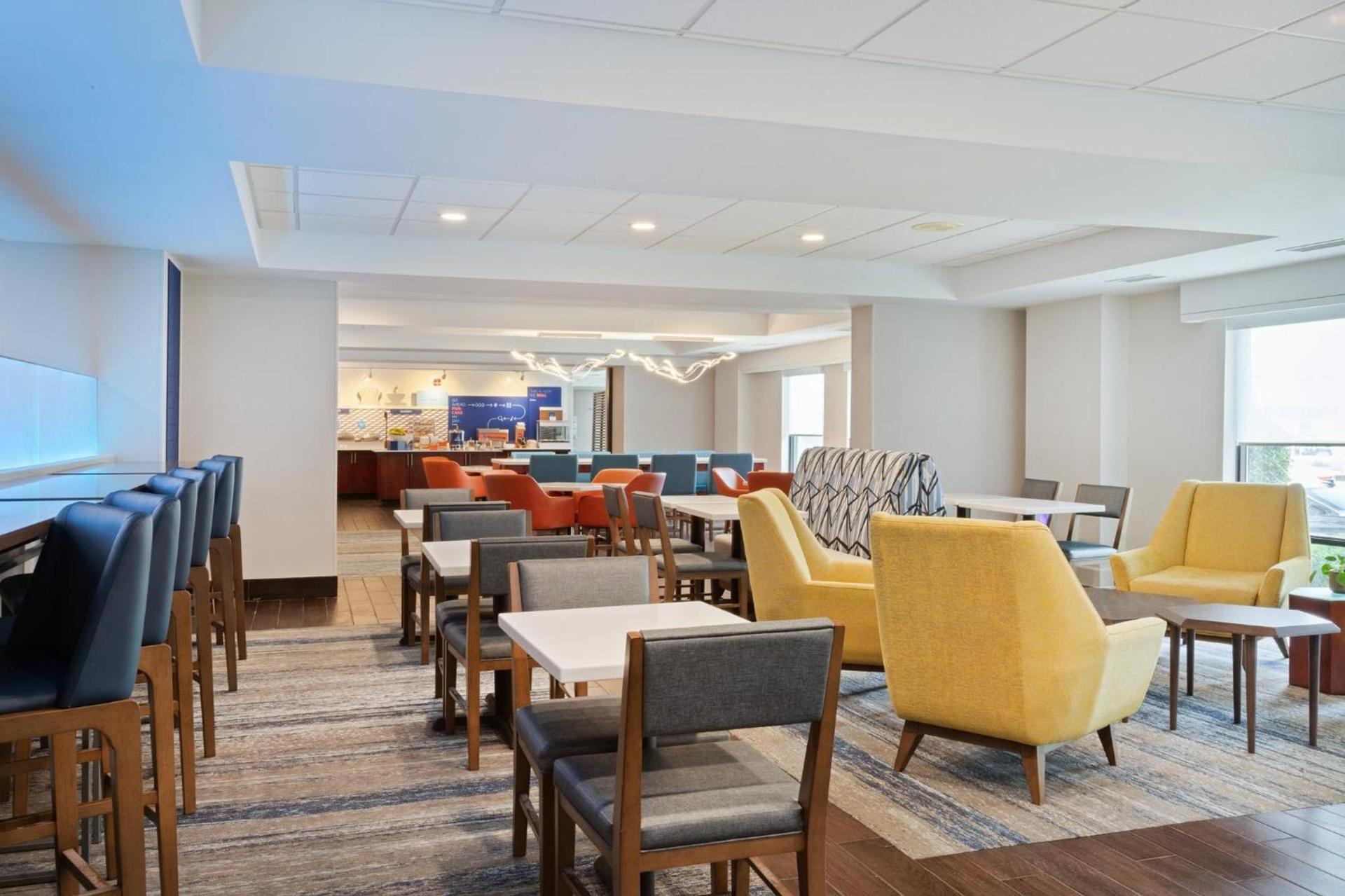 Holiday Inn Express & Suites Cincinnati Riverfront by IHG photo 85