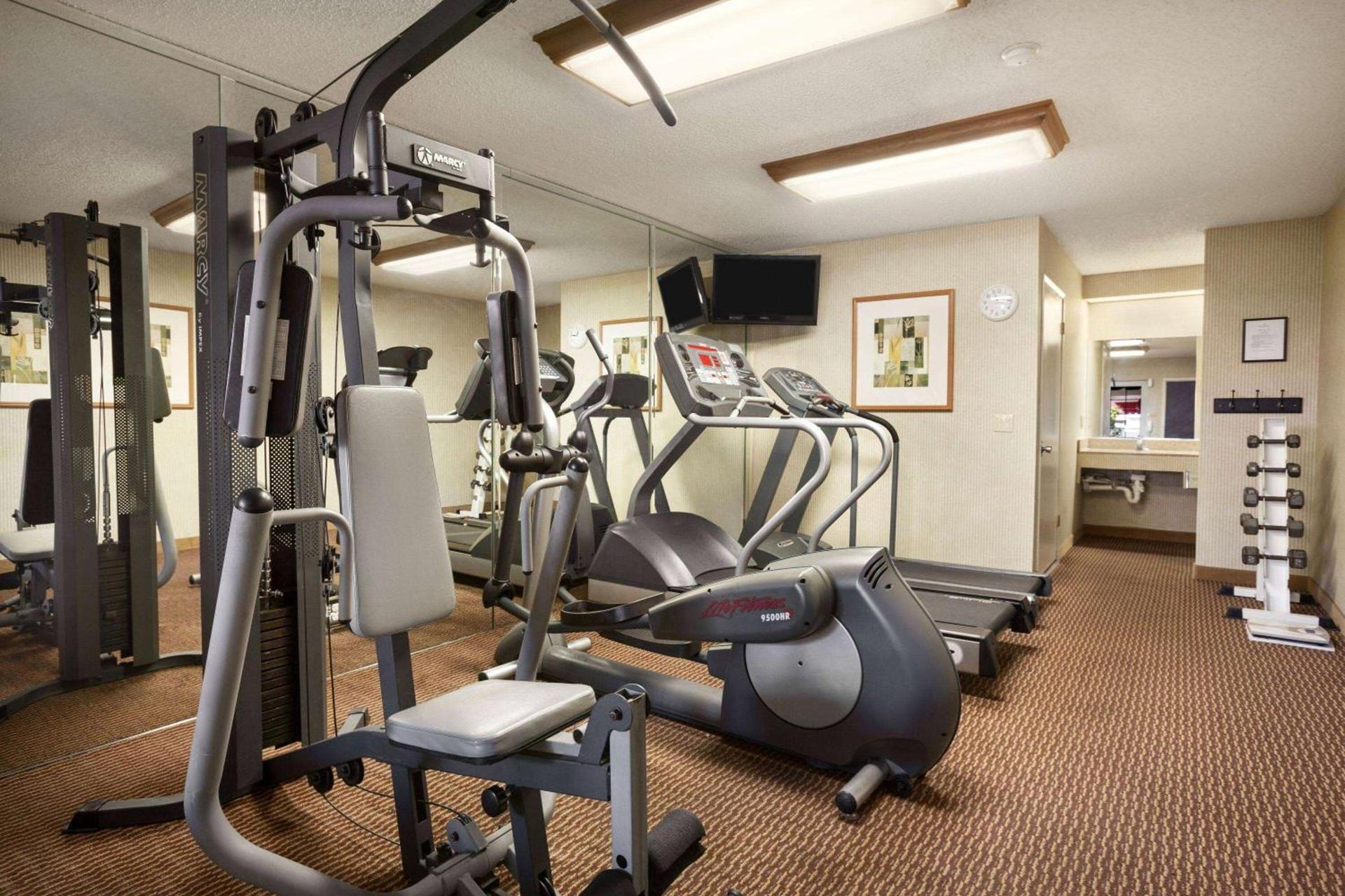 Ramada by Wyndham Costa Mesa/Newport Beach photo 4