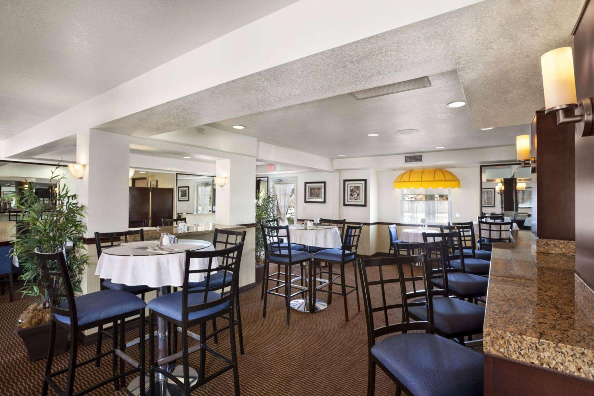 Ramada by Wyndham Costa Mesa/Newport Beach photo 18