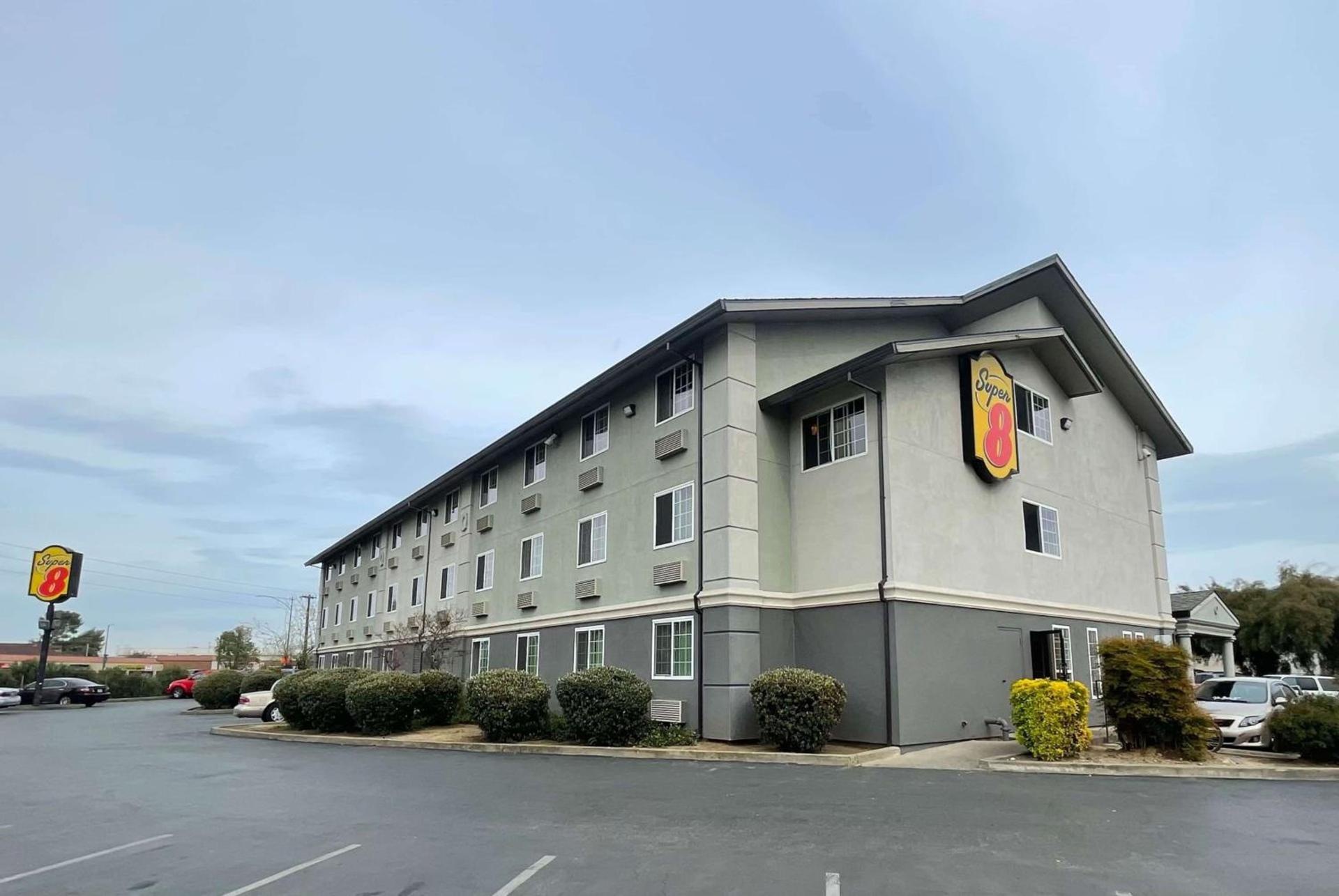 Super 8 by Wyndham Sacramento/Florin Rd photo 2