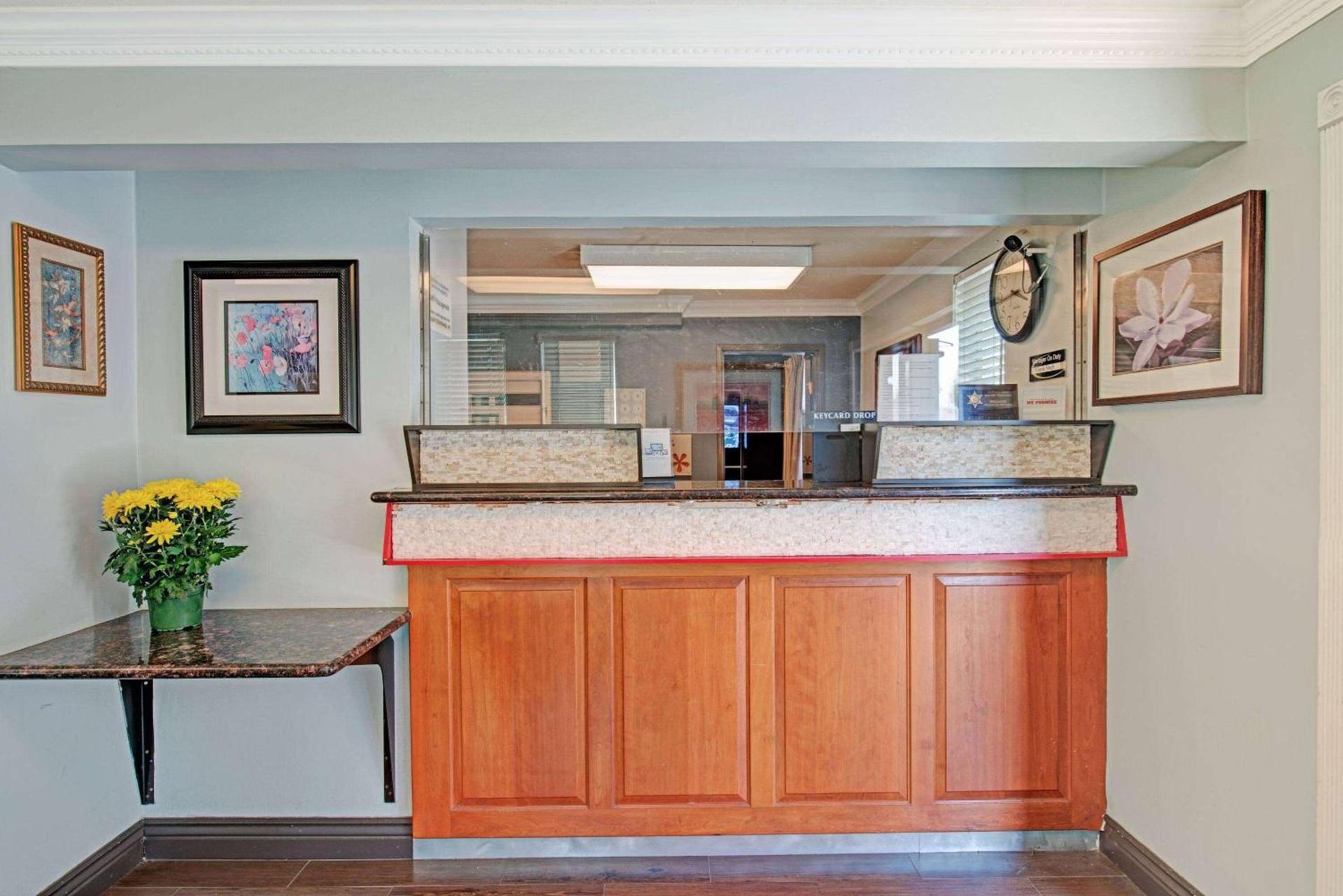 Super 8 by Wyndham Sacramento/Florin Rd photo 6