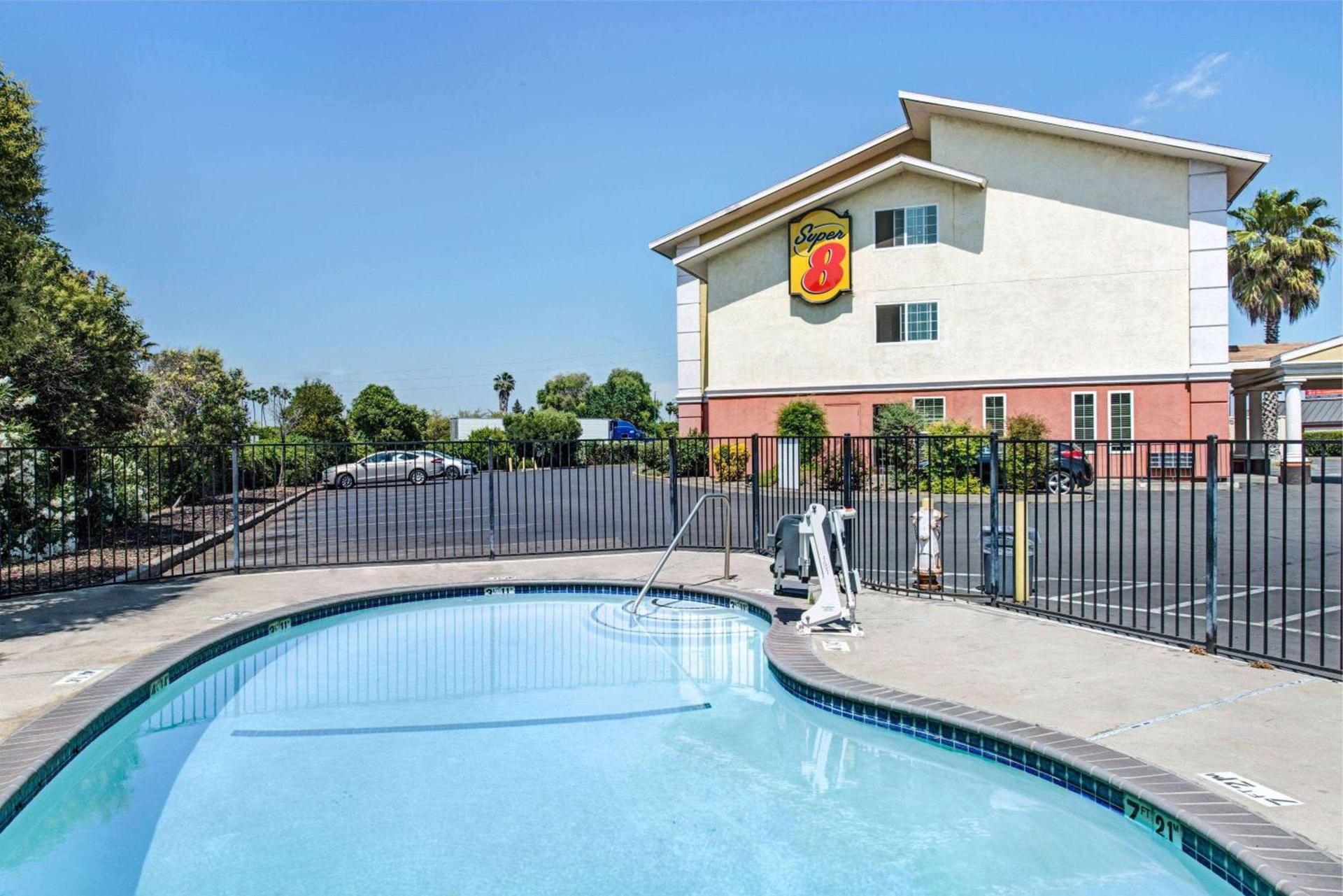 Super 8 by Wyndham Sacramento/Florin Rd photo 8
