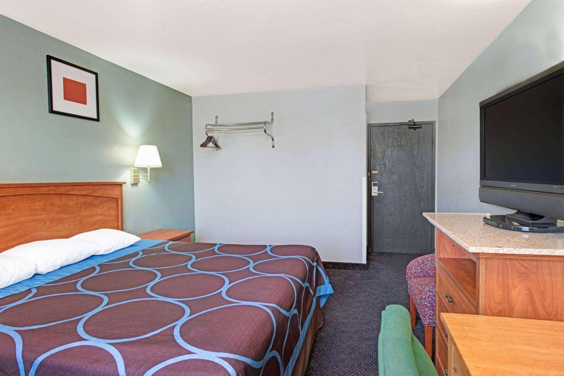 Super 8 by Wyndham Sacramento/Florin Rd photo 12