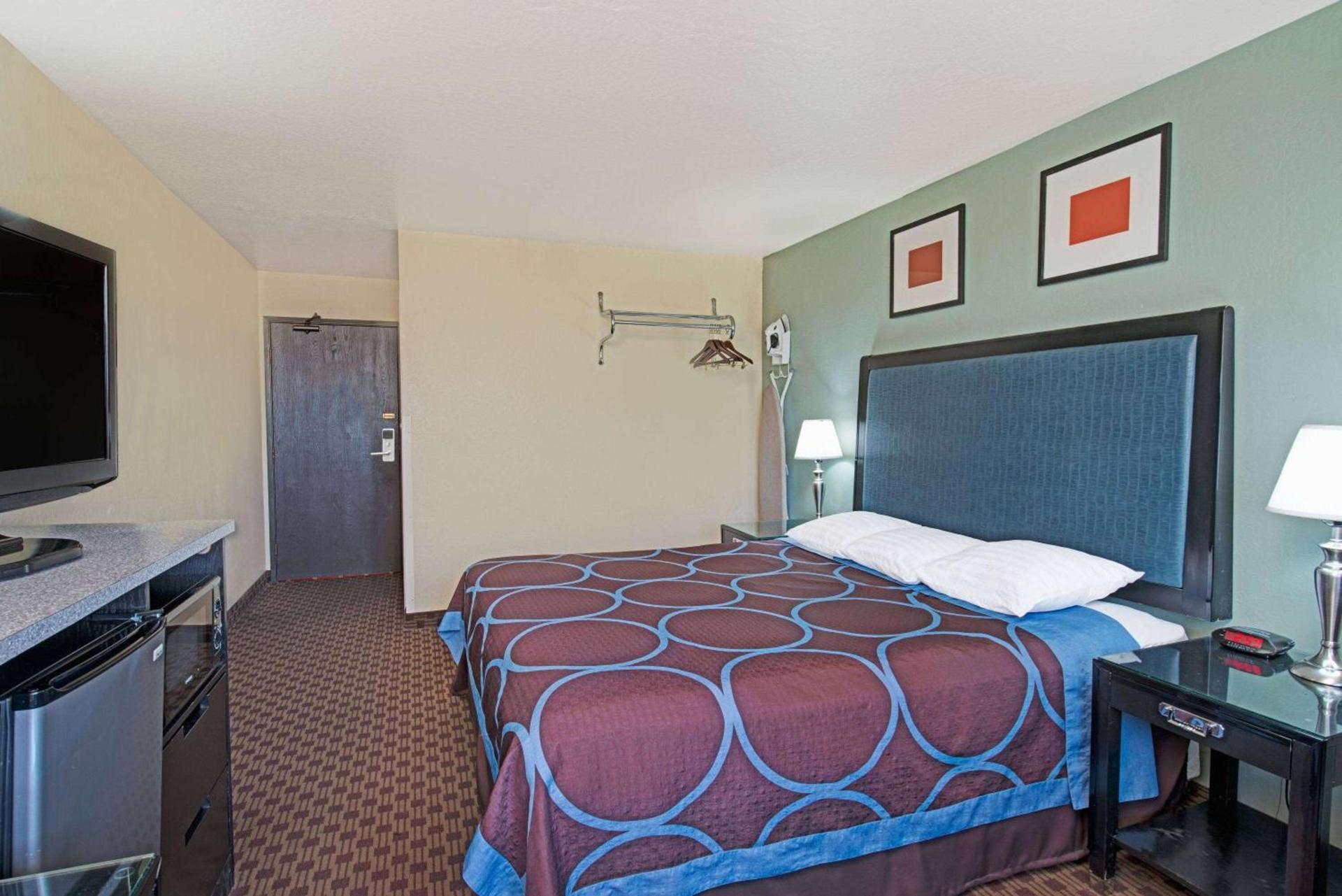 Super 8 by Wyndham Sacramento/Florin Rd photo 14