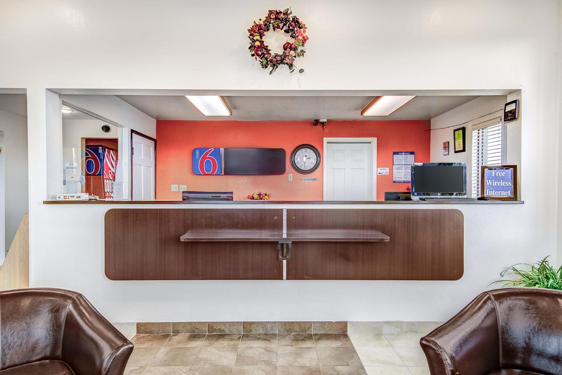 Motel 6-Colby, KS photo 8