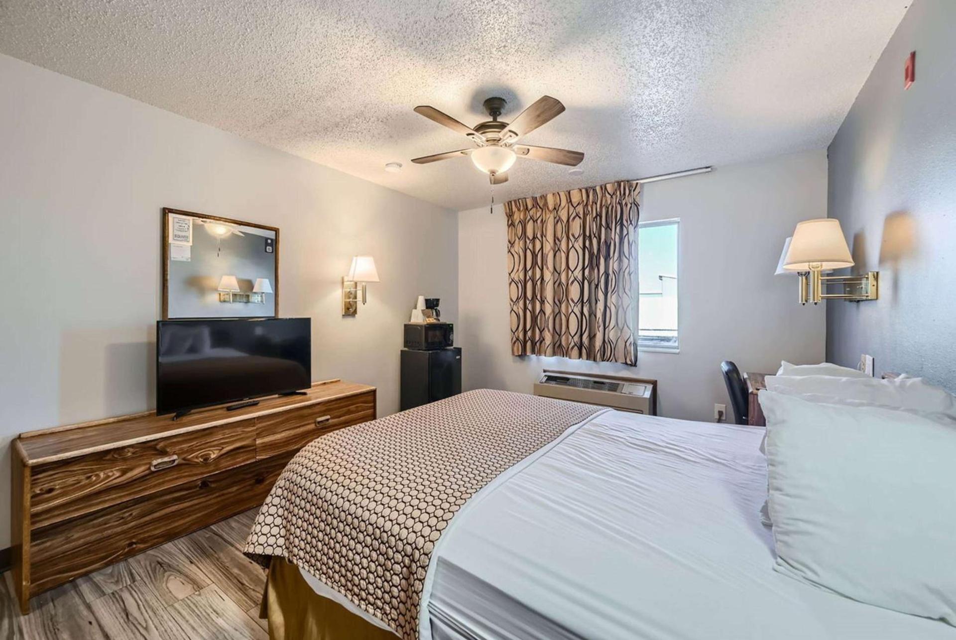 Travelodge by Wyndham Longmont photo 13