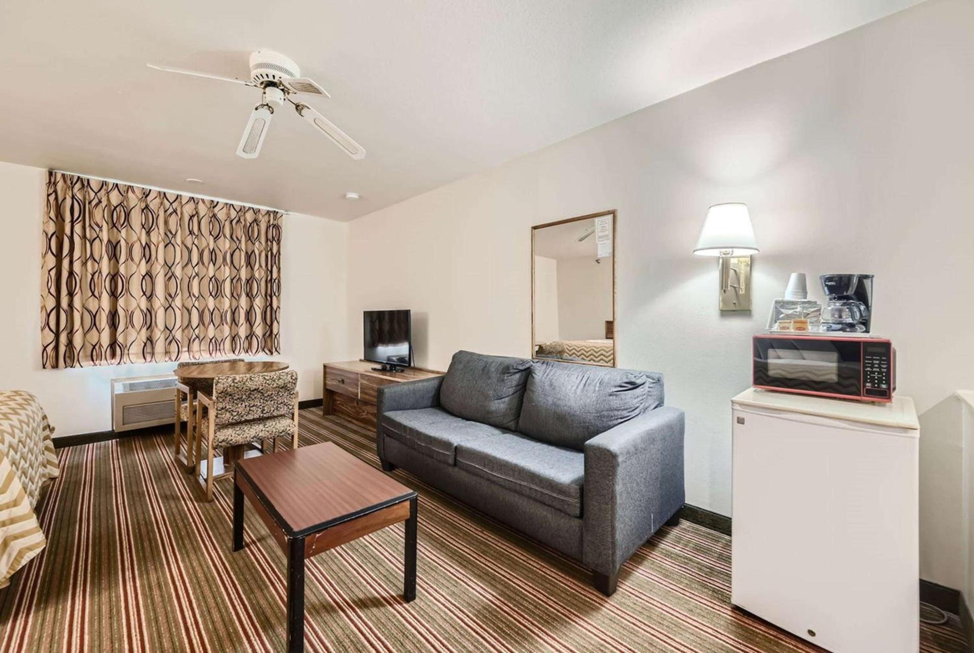 Travelodge by Wyndham Longmont photo 17