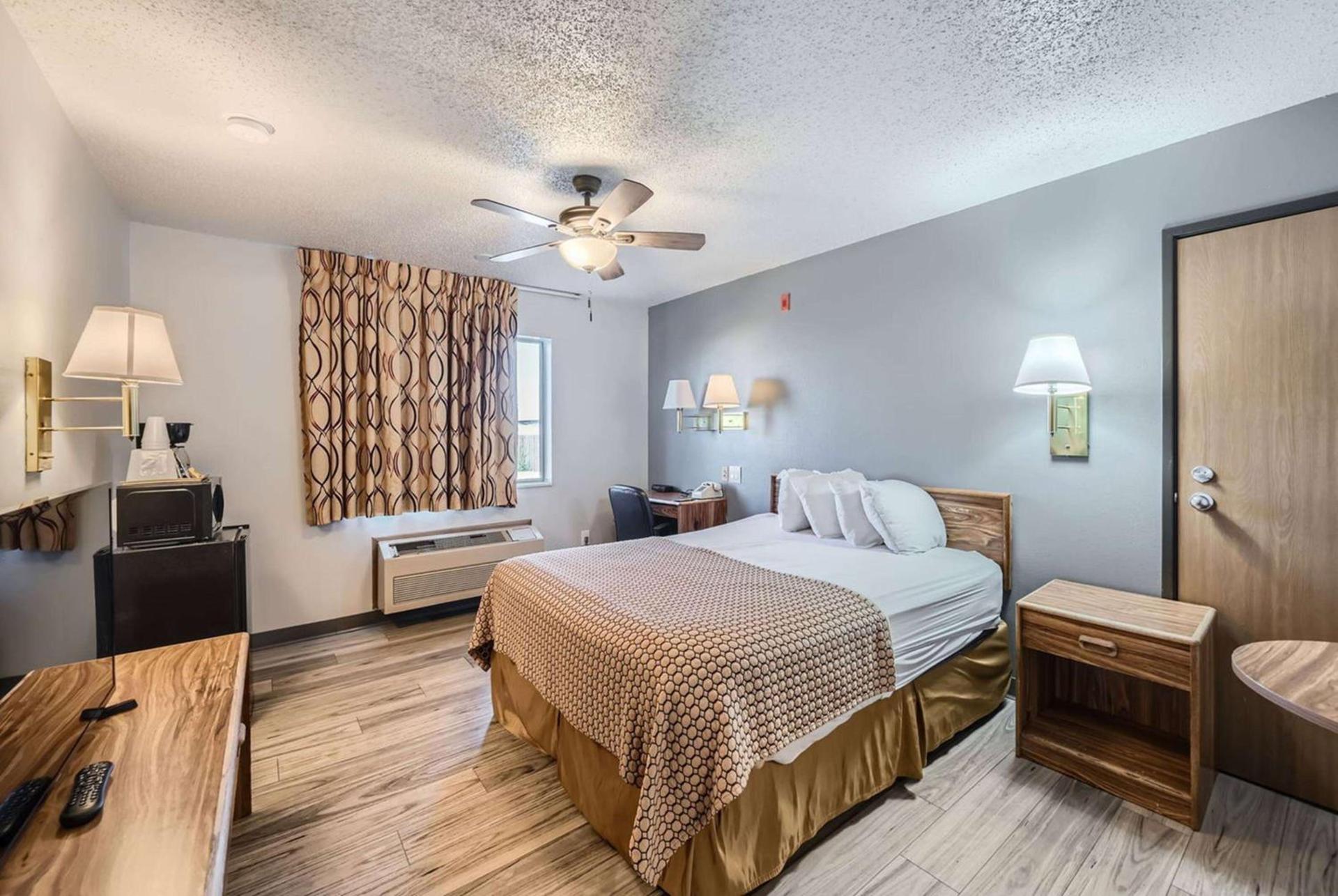 Travelodge by Wyndham Longmont photo 23