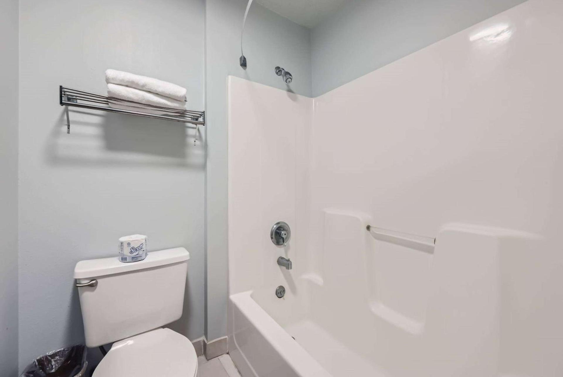 Travelodge by Wyndham Longmont photo 24