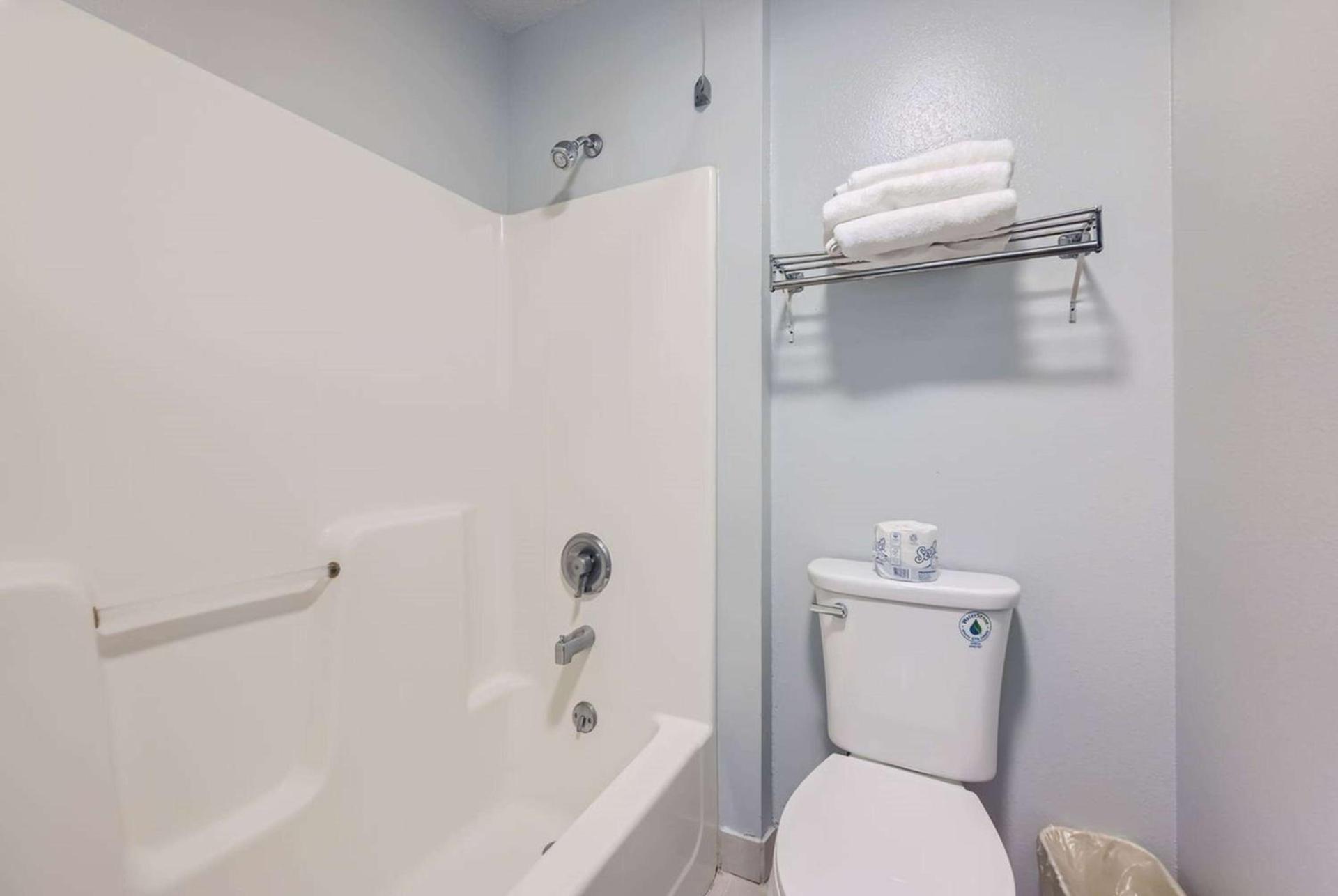 Travelodge by Wyndham Longmont photo 25