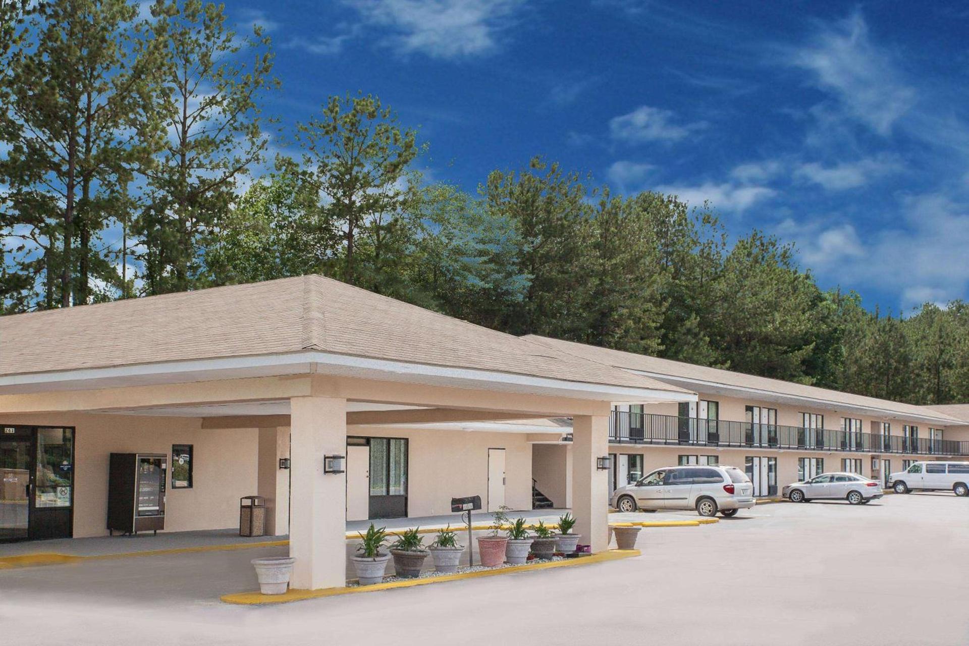 Days Inn by Wyndham Newton MS I-20 photo 1