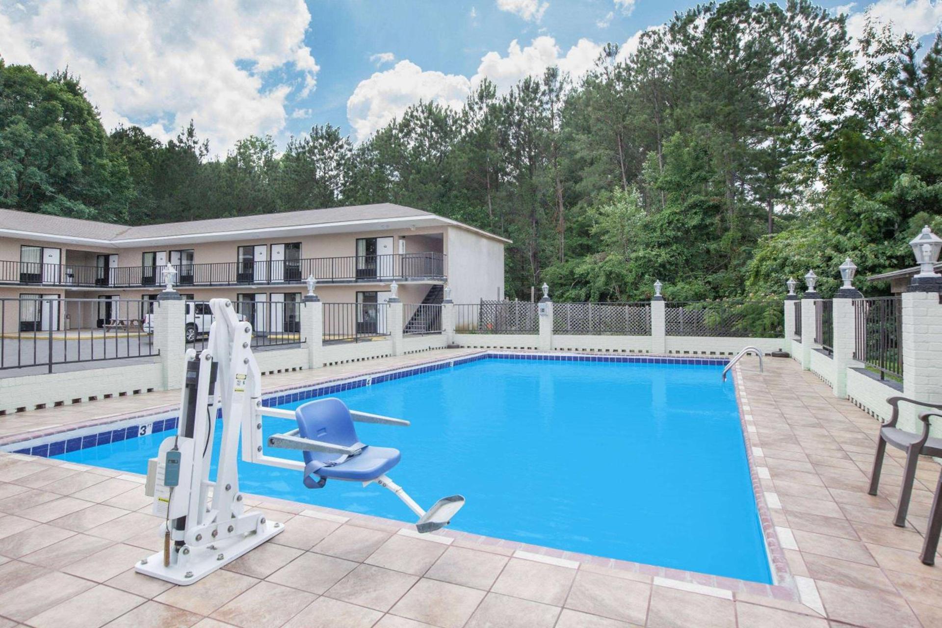 Days Inn by Wyndham Newton MS I-20 photo 4