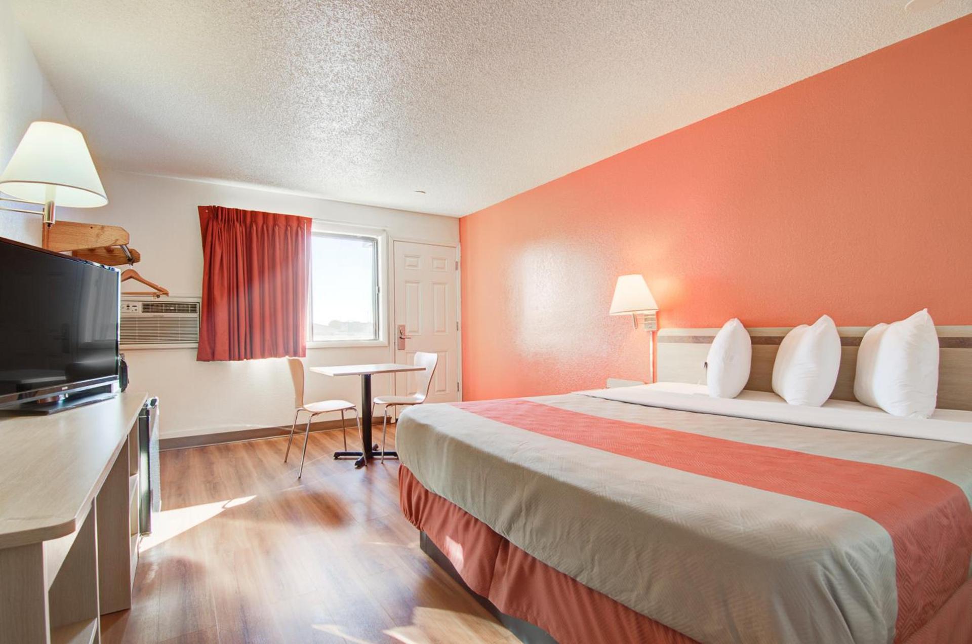 Motel 6-Colby, KS photo 40