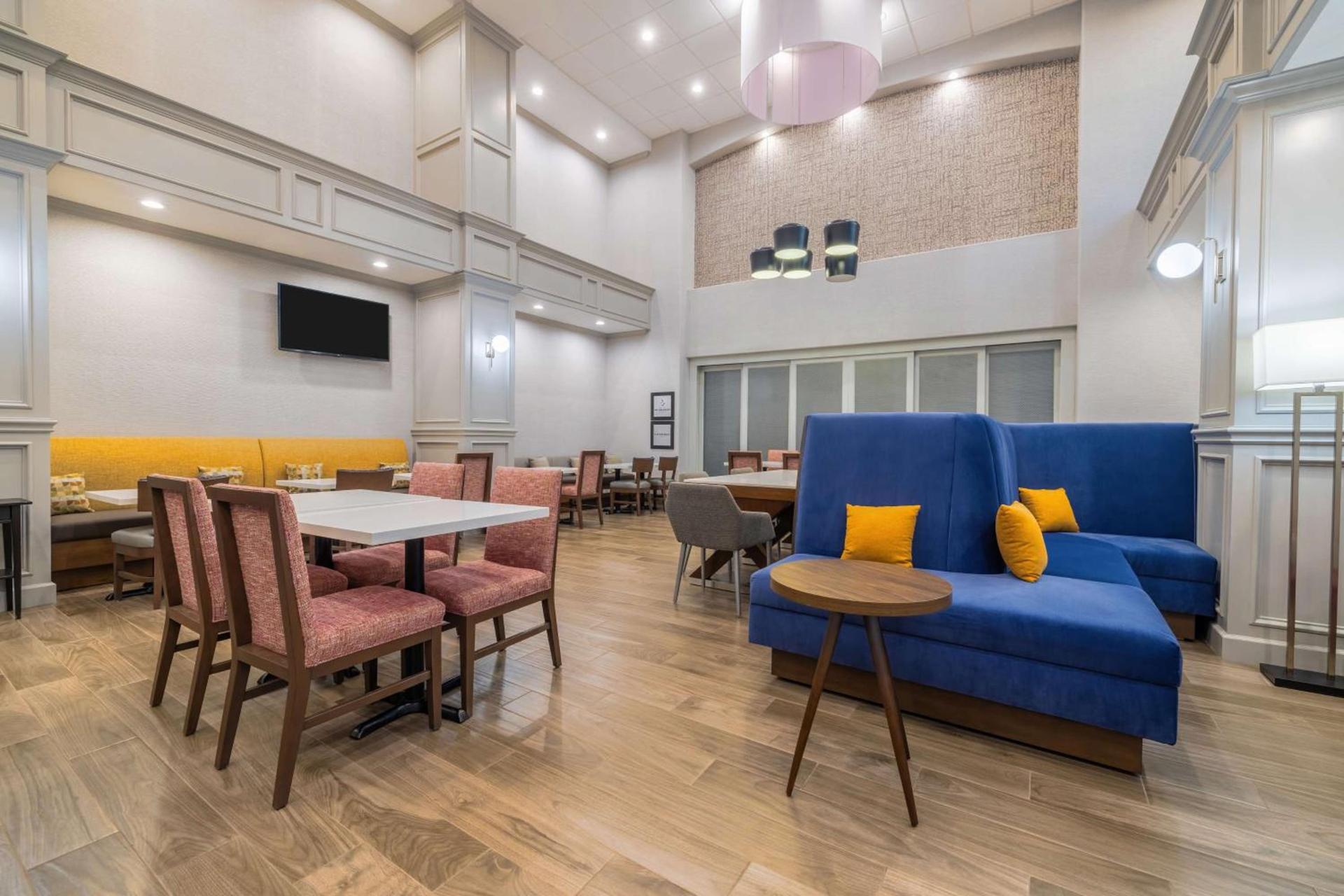 Hampton Inn & Suites Brenham photo 10