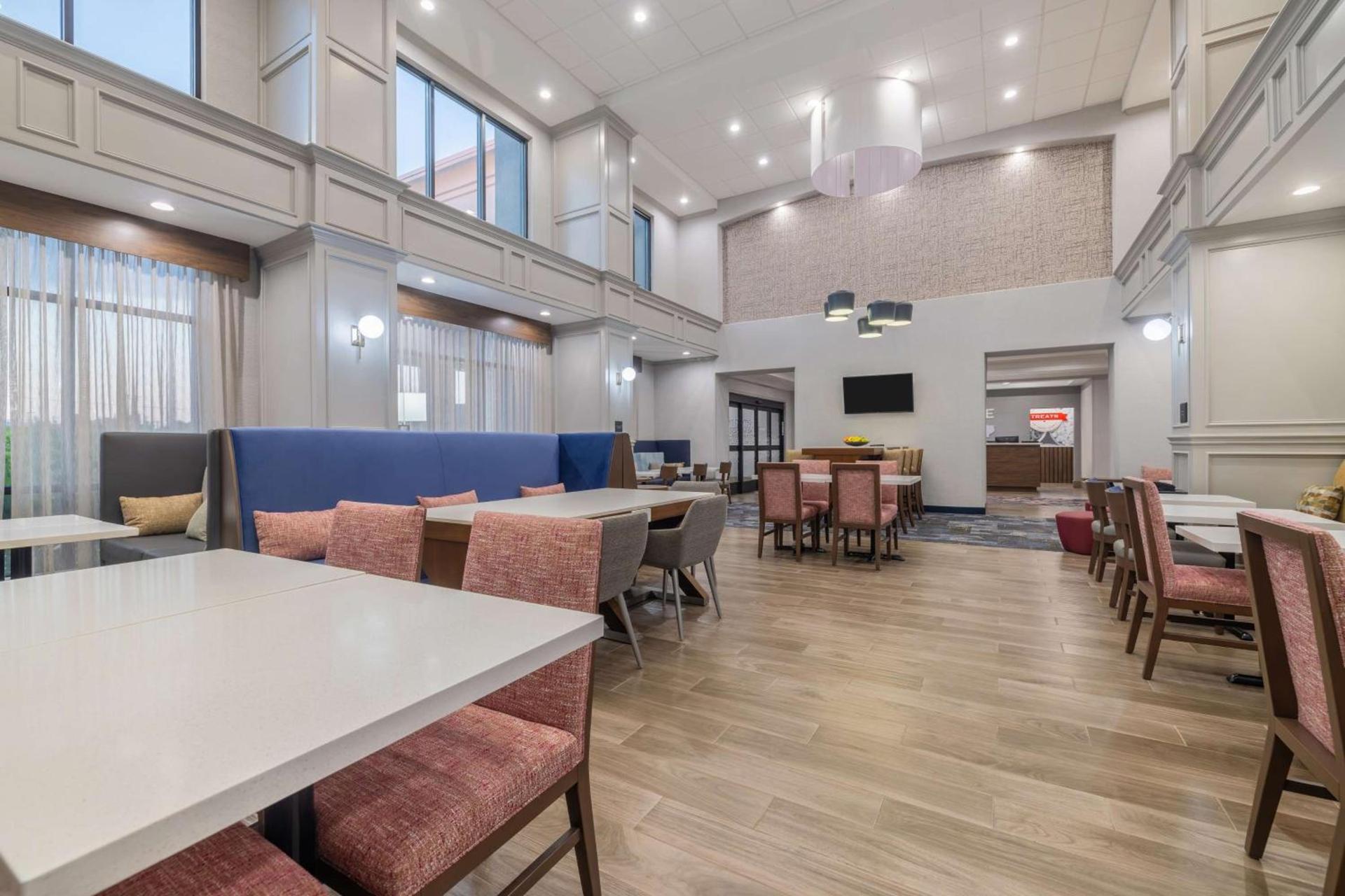 Hampton Inn & Suites Brenham photo 16