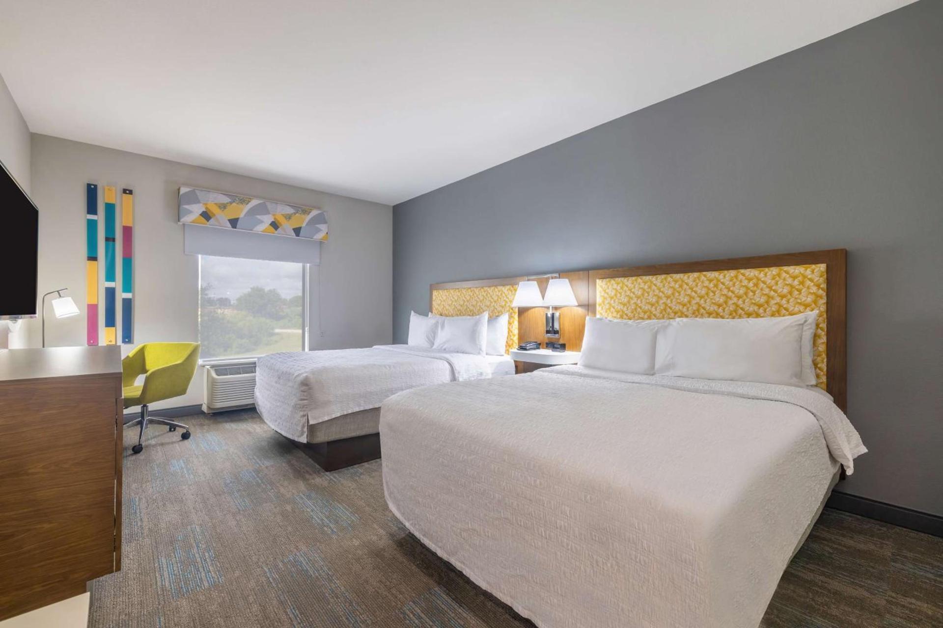 Hampton Inn & Suites Brenham photo 19