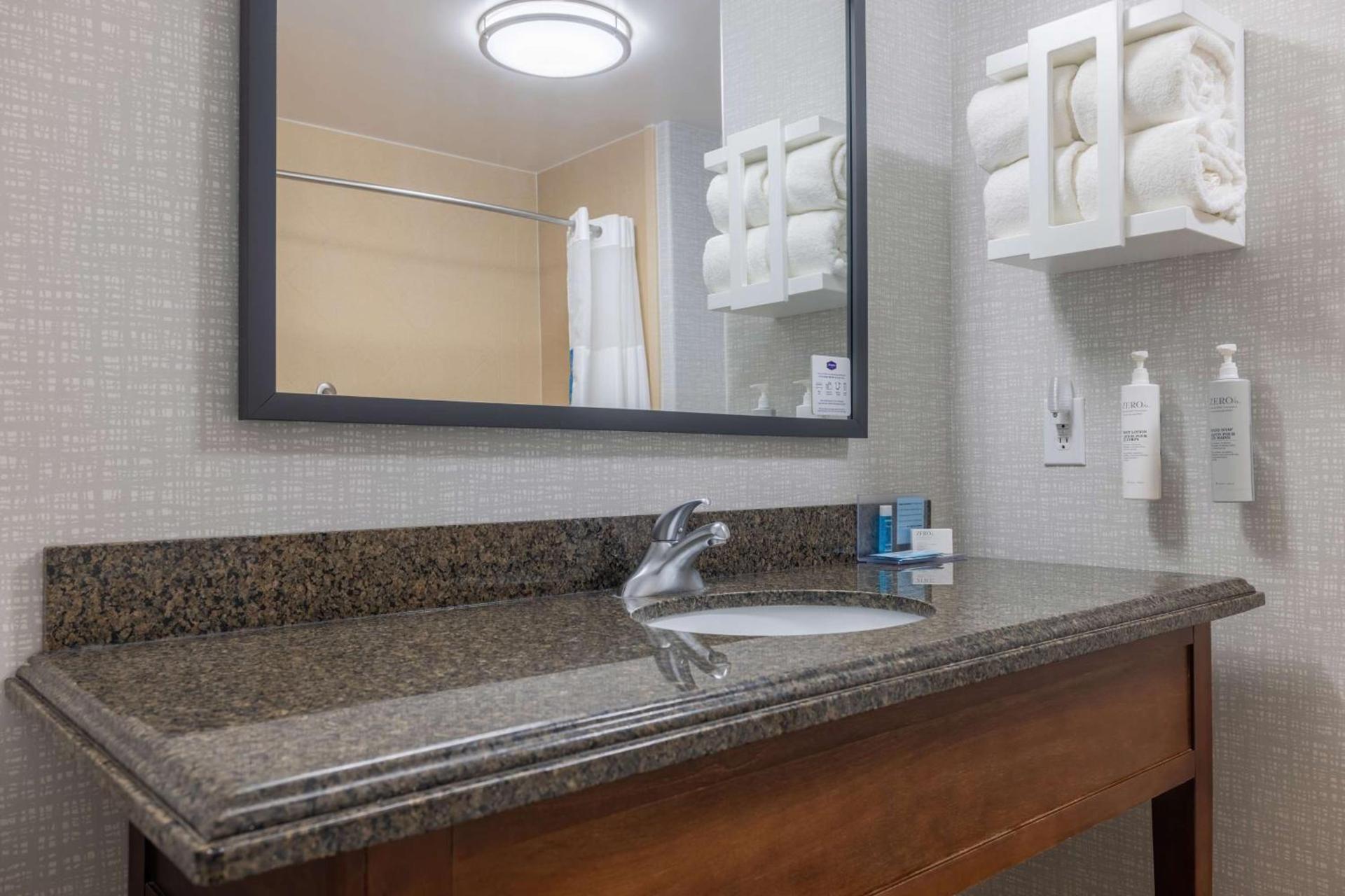 Hampton Inn & Suites Brenham photo 23