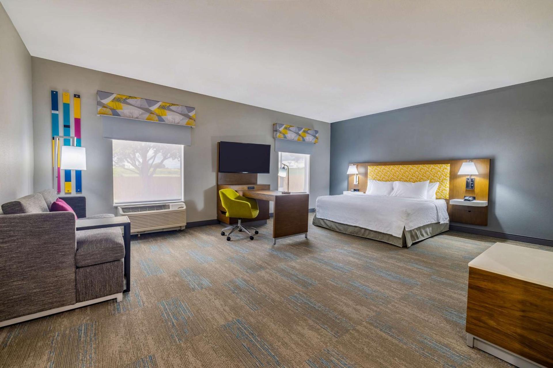 Hampton Inn & Suites Brenham photo 25