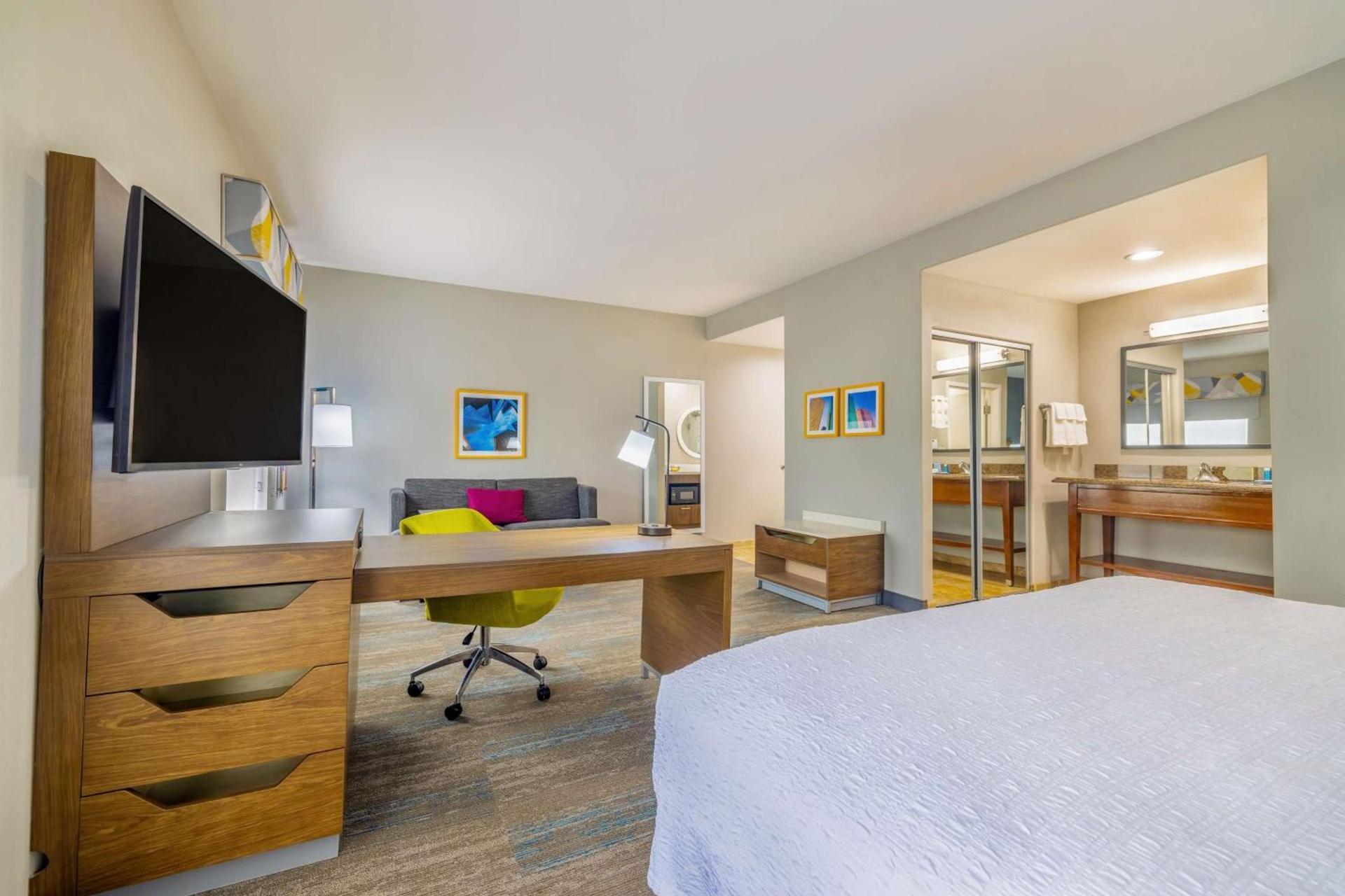 Hampton Inn & Suites Brenham photo 22